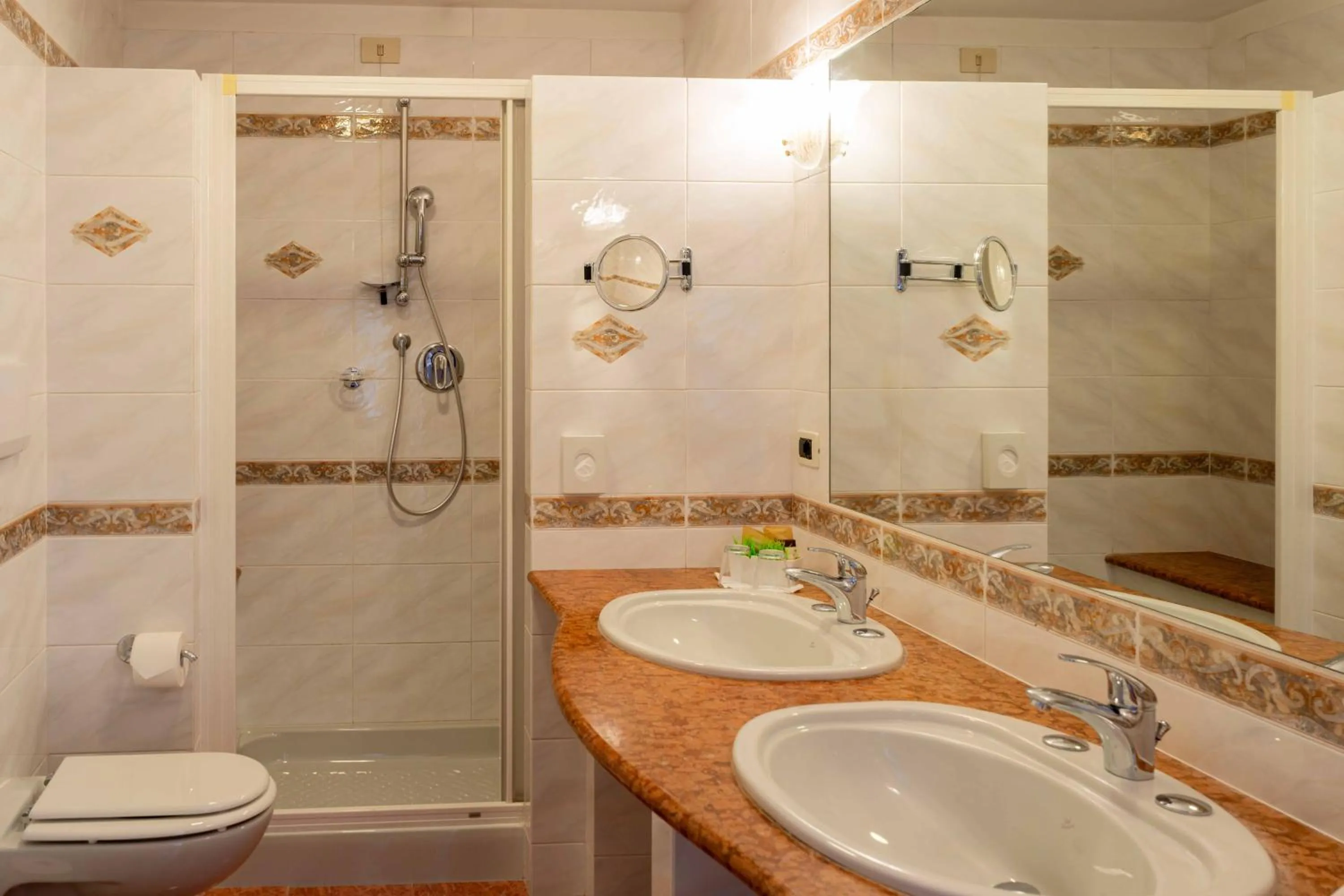 Bathroom in Hotel Terme Leonardo