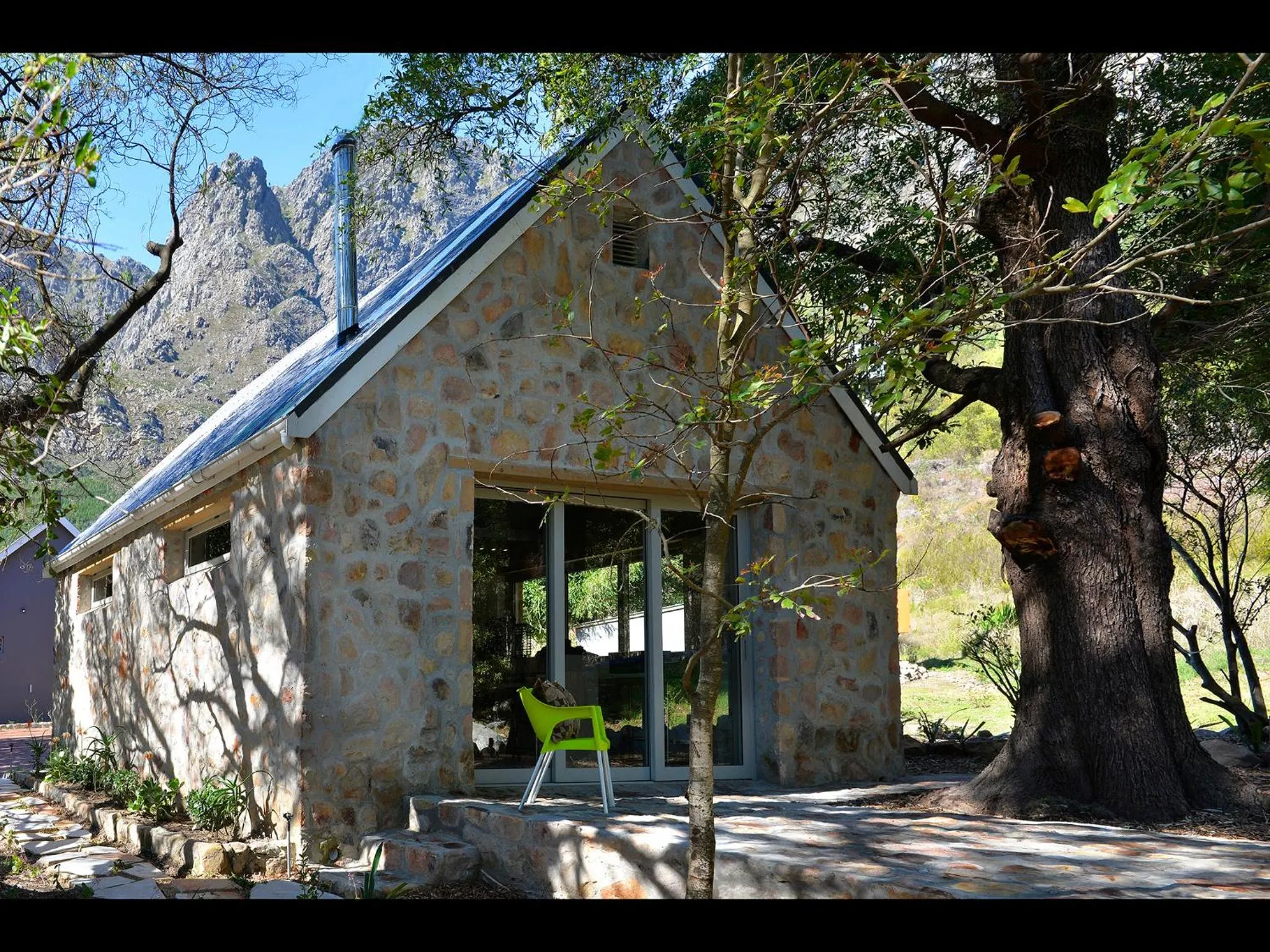 Garden view in Umami Mountain Retreat