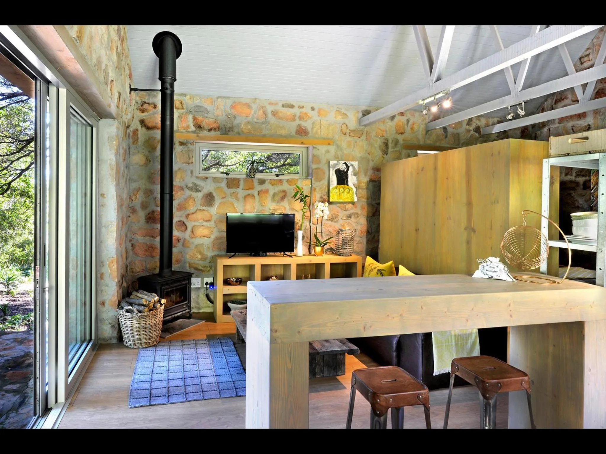 Living room in Umami Mountain Retreat