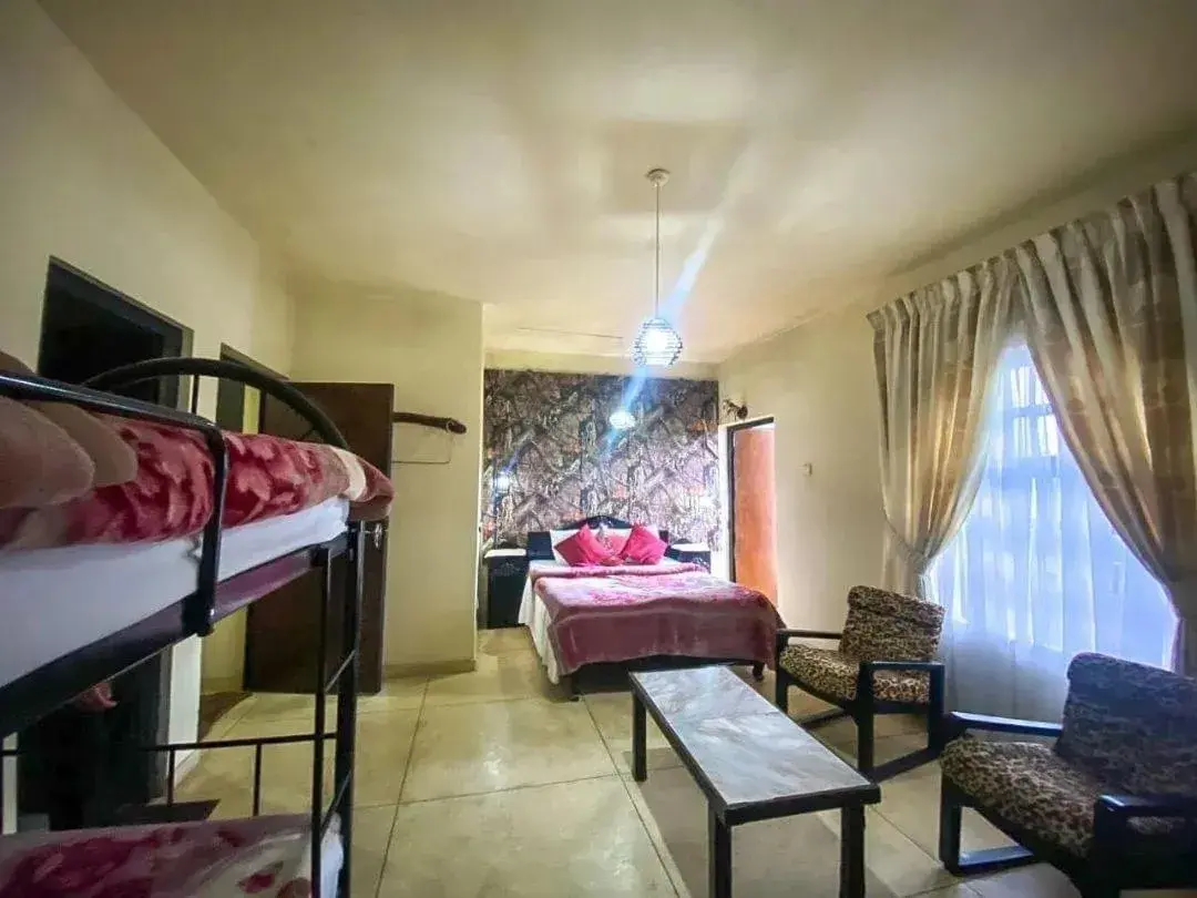 Comfort Triple Room with Shower in Lake Breeze Comfort Triple Room with Shower in Lake Breeze