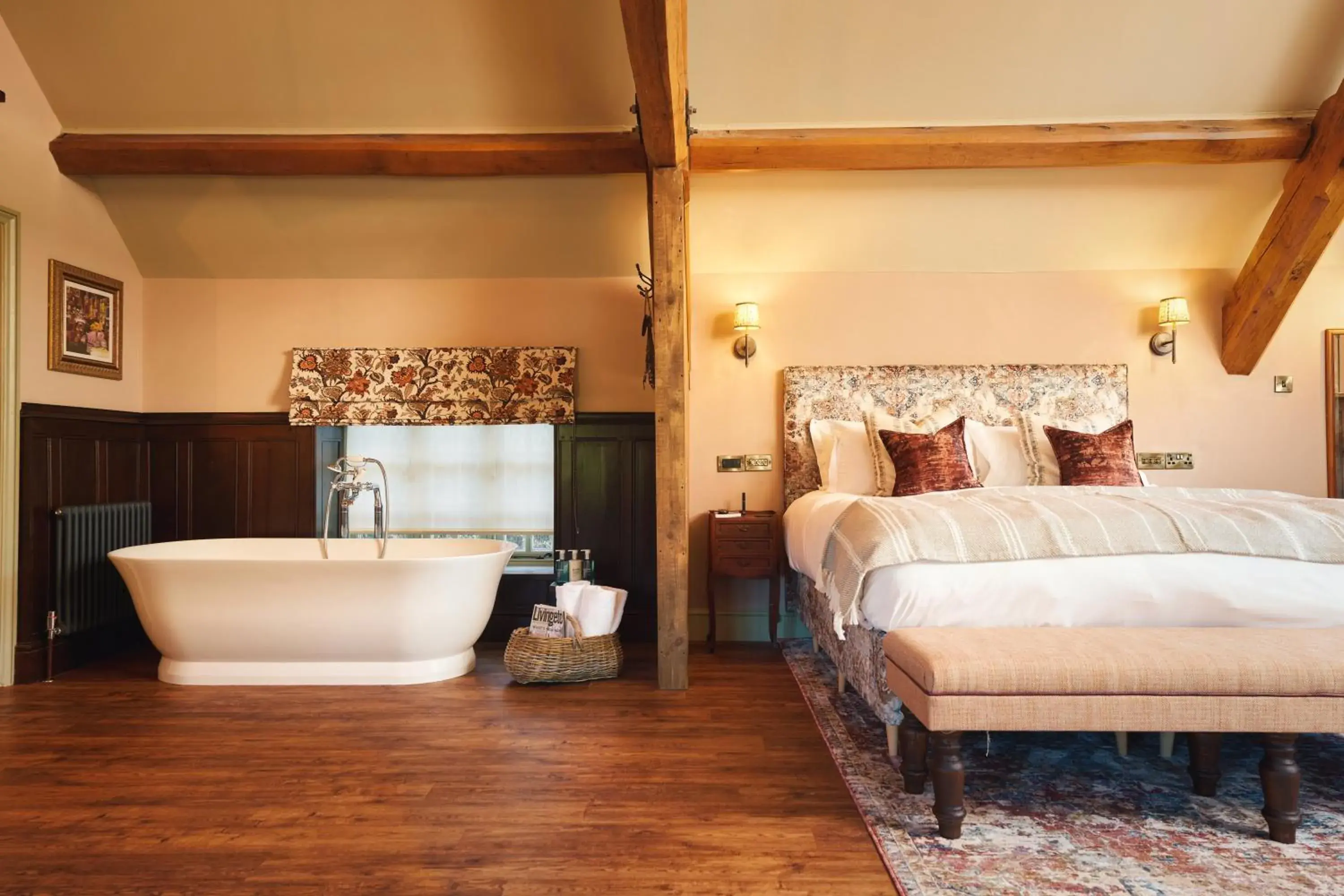 Deluxe Double Room in The Masons Arms Deluxe Double Room in The Masons Arms