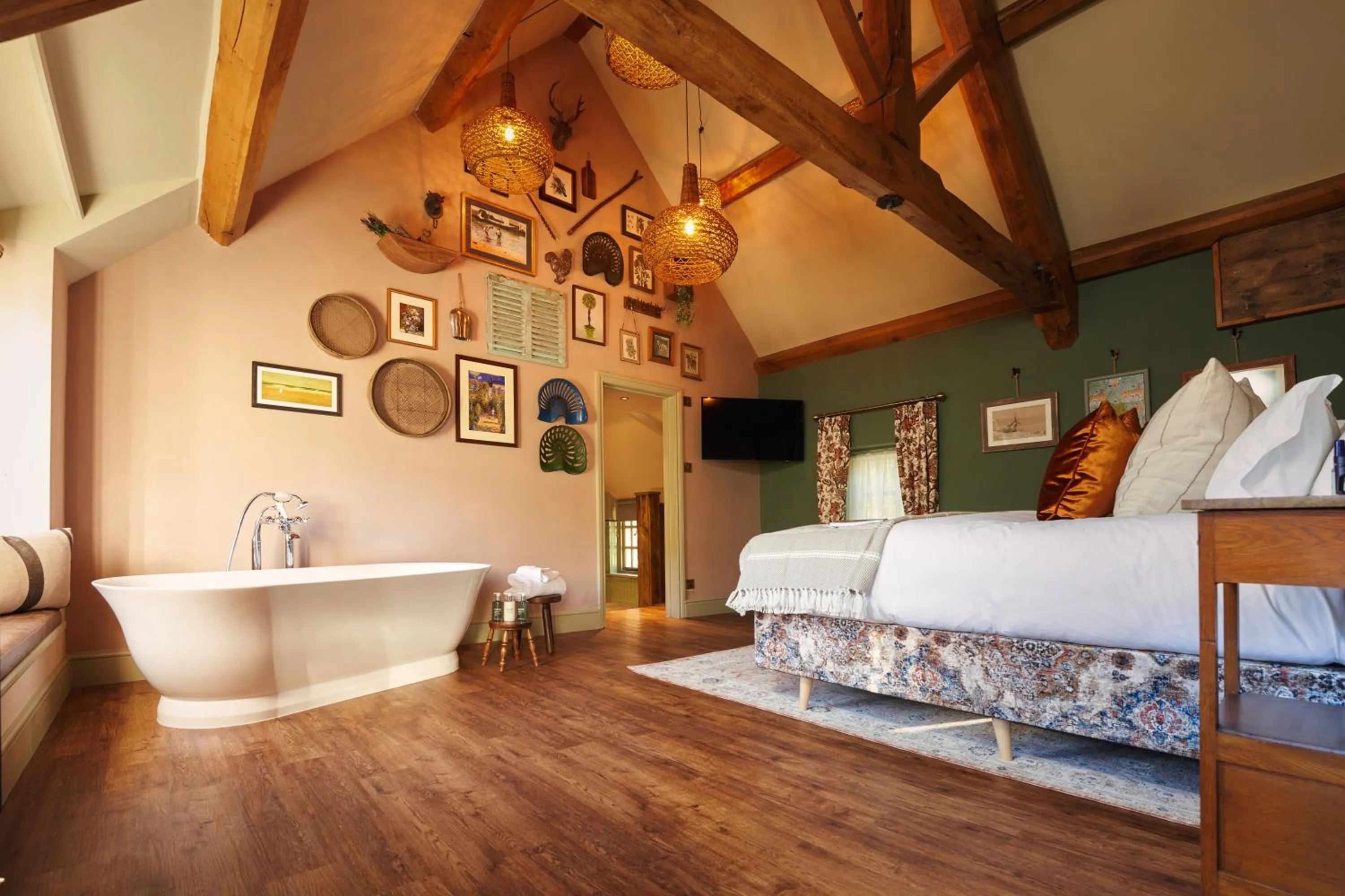 Photo of the whole room in The Masons Arms