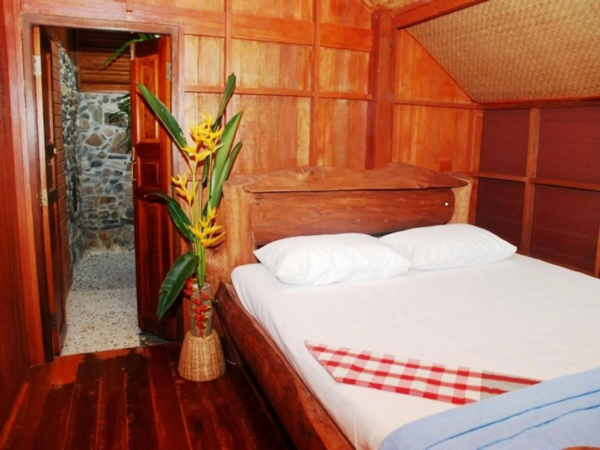 Bed in Phi Phi Sunset Bay Resort