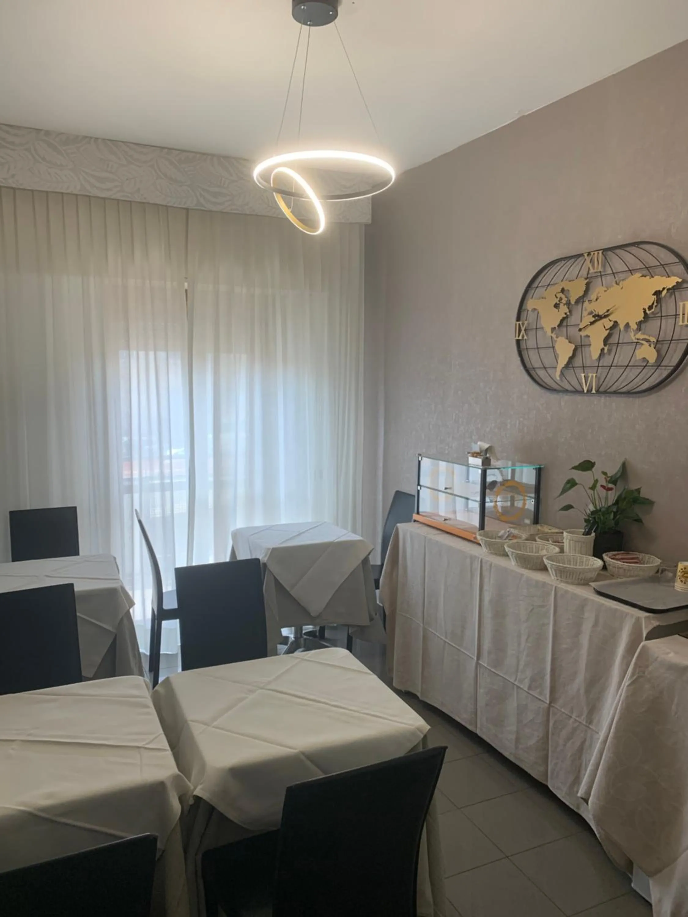 Restaurant/Places to Eat in Hotel Marte