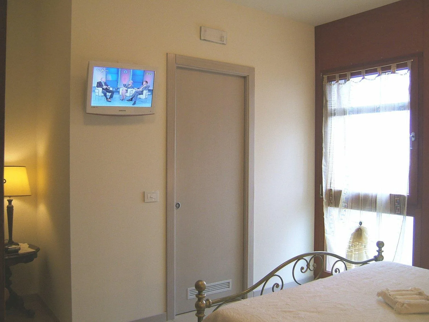 Photo of the whole room, Bed in Locanda Canareggio