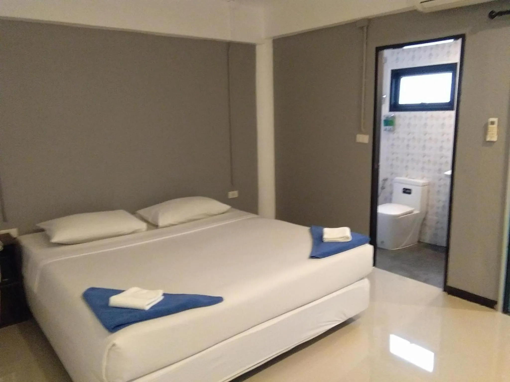 Bedroom, Bed in Phi Phi Inn