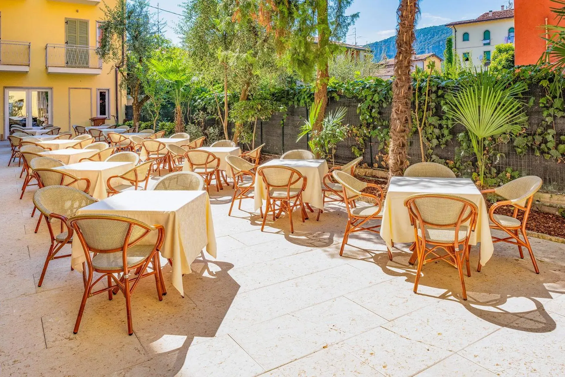 Garden, Restaurant/Places to Eat in Hotel Centrale