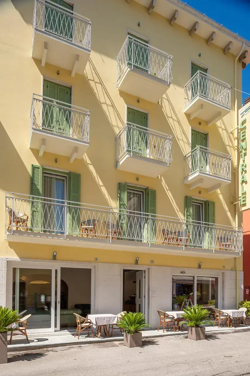 Facade/entrance, Property Building in Hotel Centrale