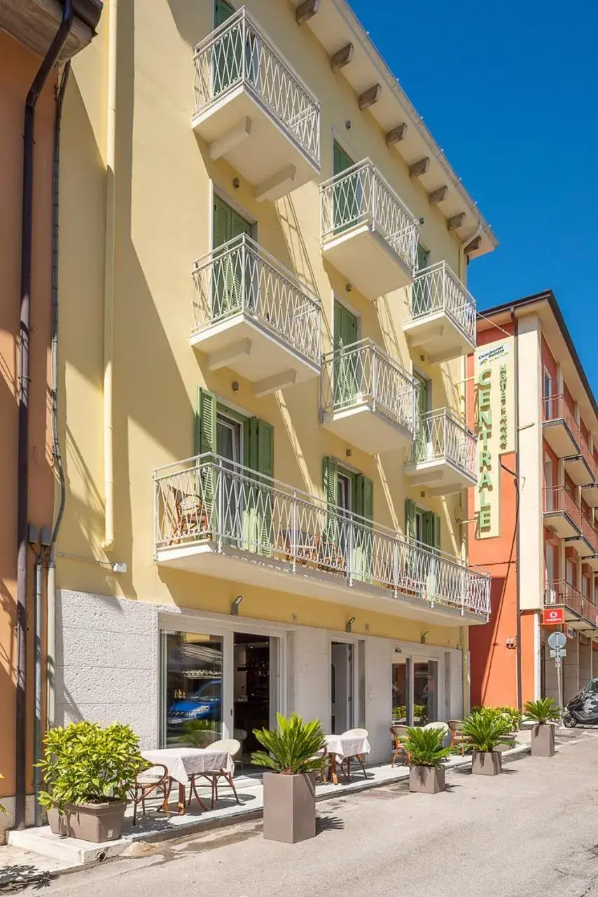 Facade/entrance, Property Building in Hotel Centrale