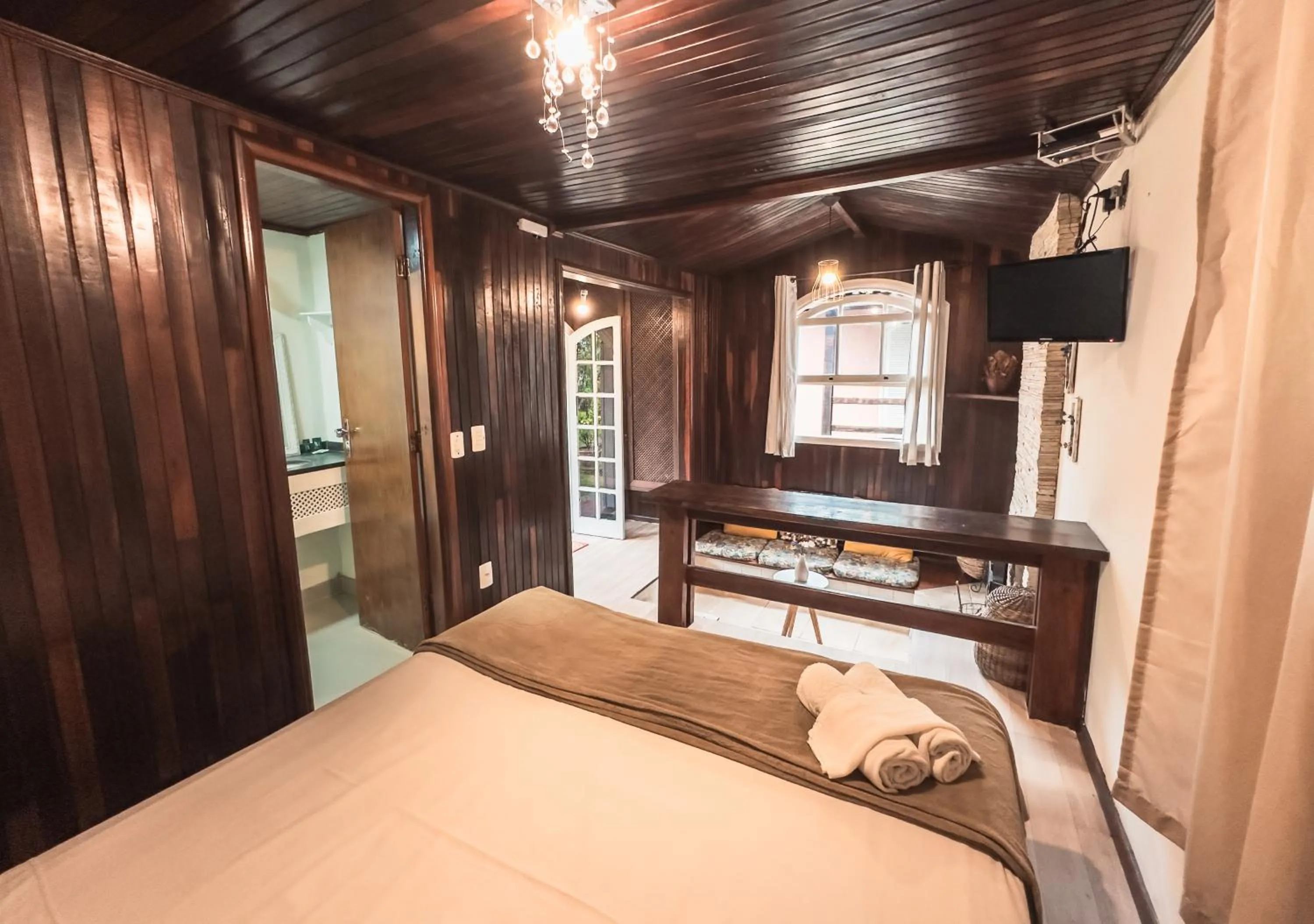 Photo of the whole room, Bed in Pousada Flor de Penedo