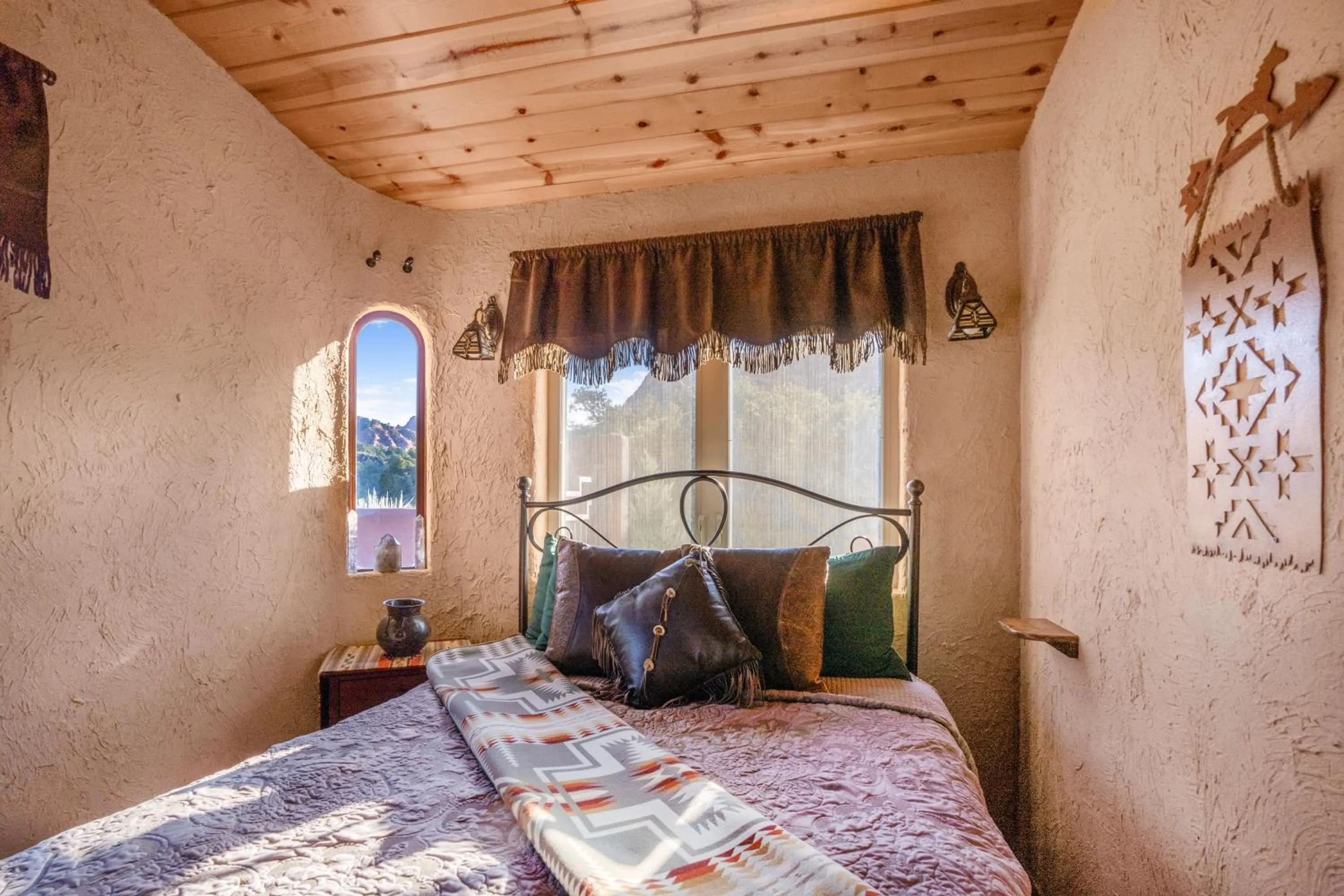 Bedroom, Bed in Zion Villa True North