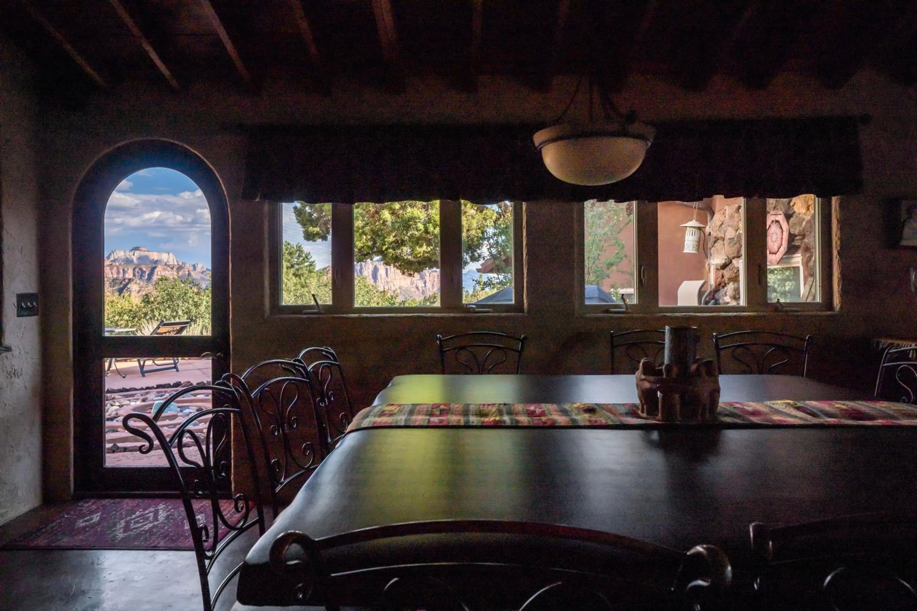 Dining area in Zion Villa True North