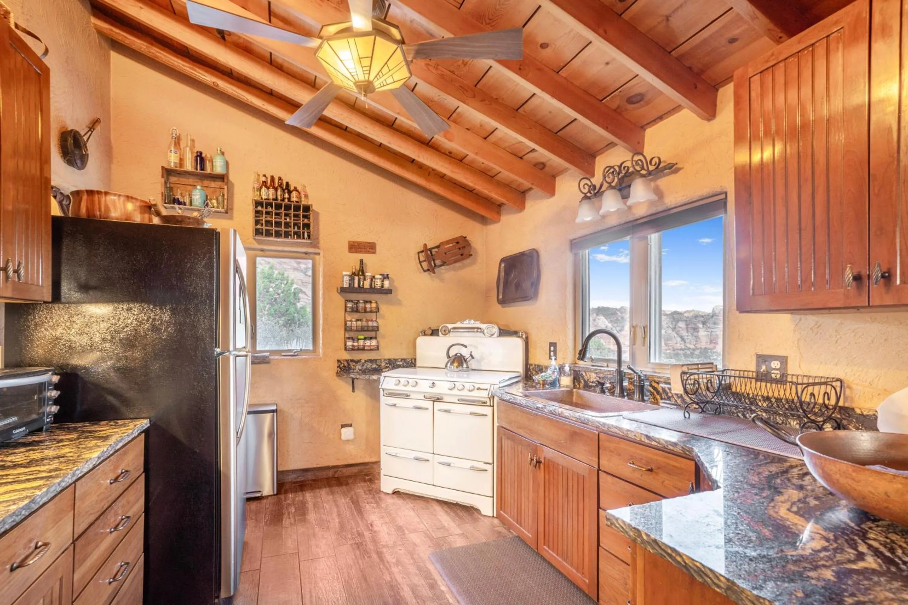 Kitchen or kitchenette in Zion Villa True North