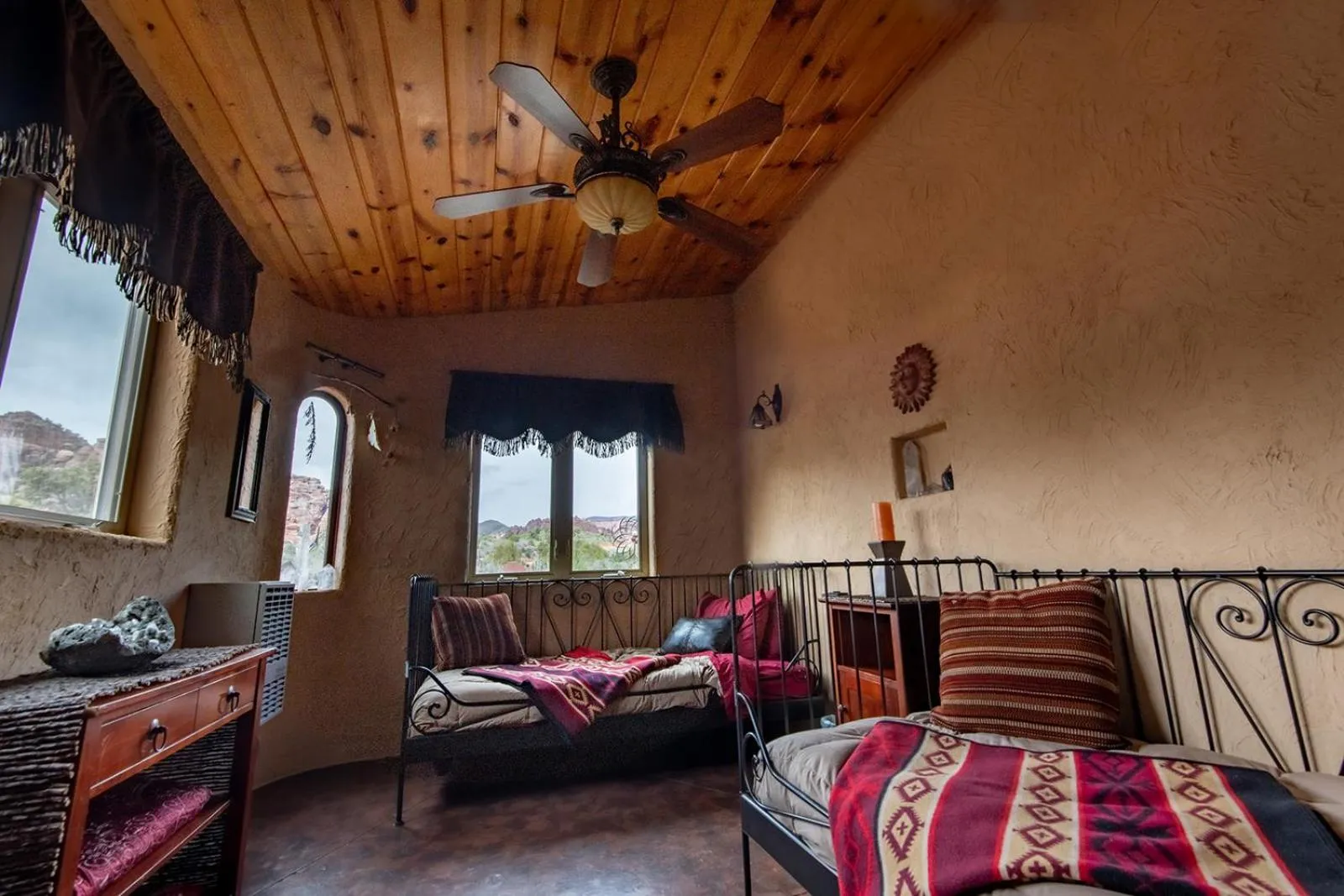 Bed in Zion Villa True North