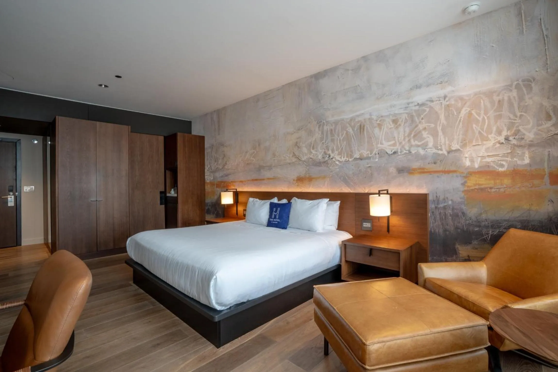 Bed in The Hotel & Athletic Club at Midtown