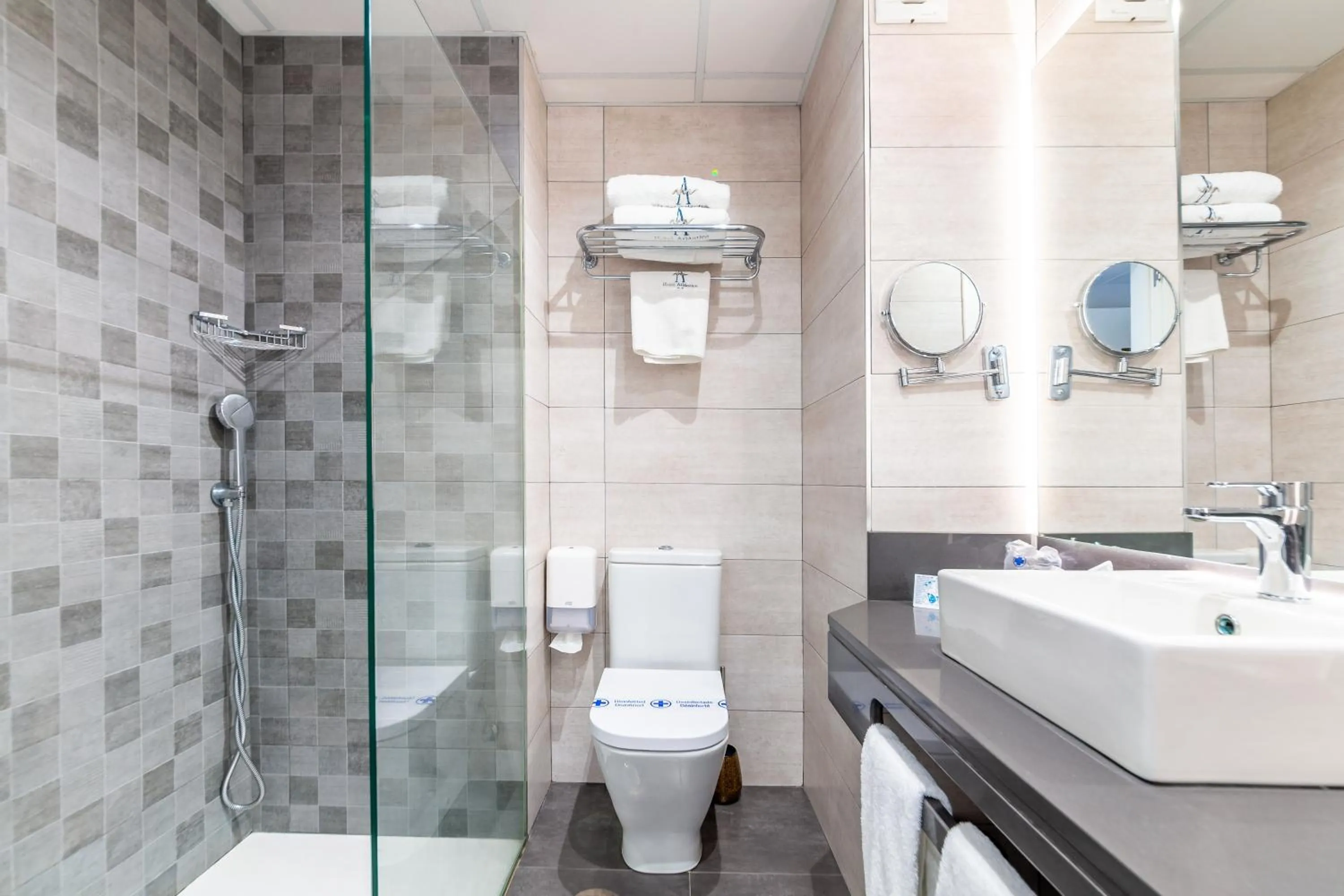 Shower in Hotel Atlántico Vigo