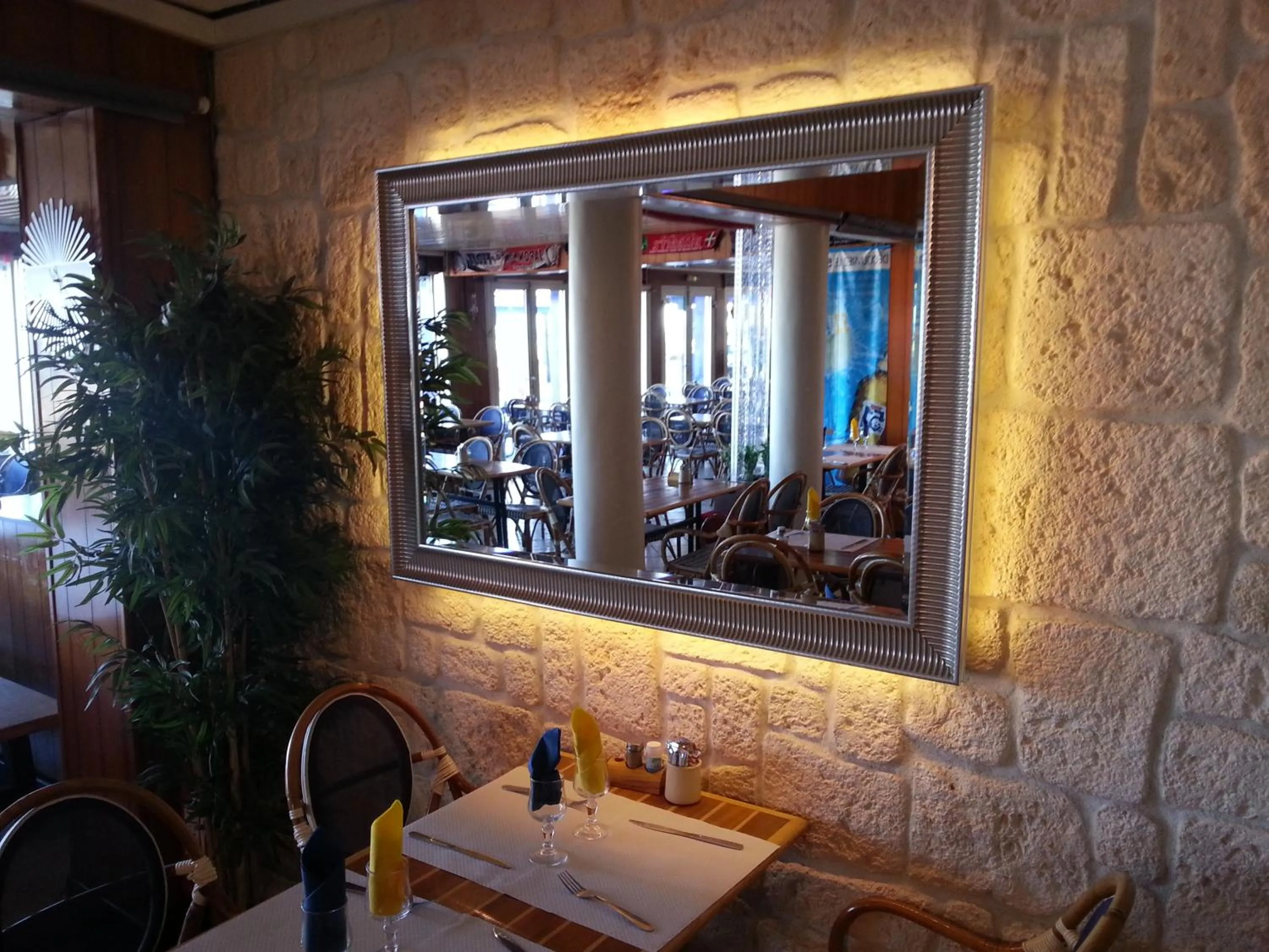 Restaurant/places to eat in Hotel Cote d'Argent