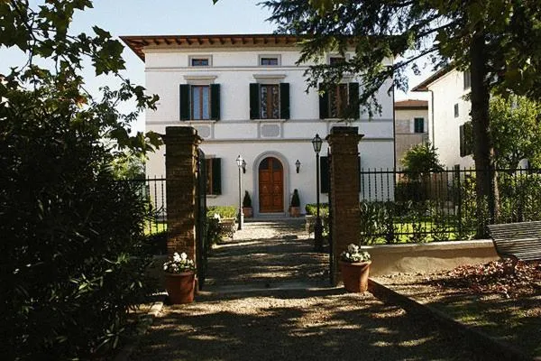 Facade/entrance in Villa Della Certosa