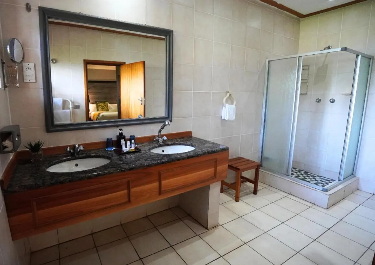 Shower in Coach House Hotel & Spa Tzaneen