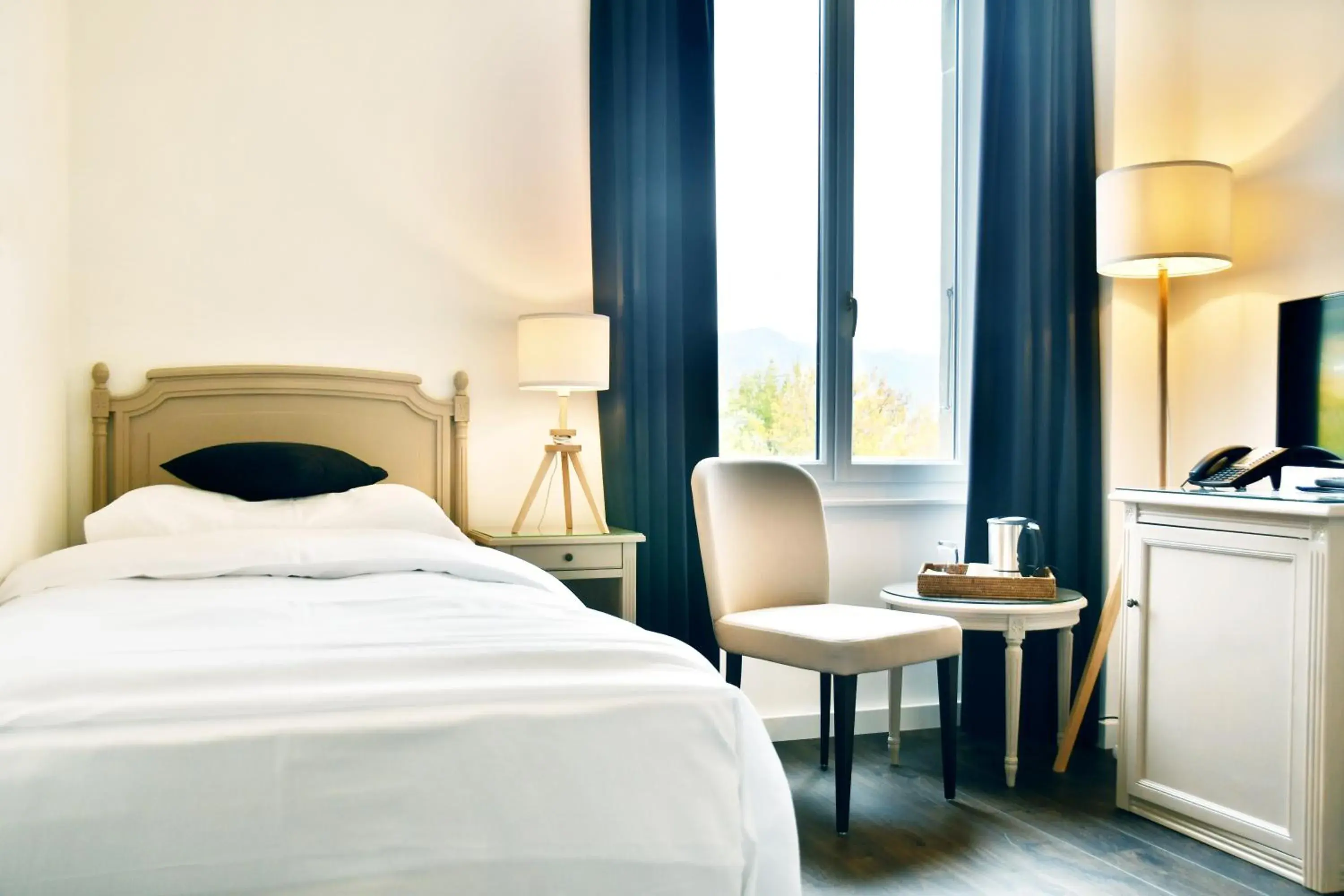 Single Room with Shower in Baron Tavernier Hotel Restaurant & SPA Single Room with Shower in Baron Tavernier Hotel Restaurant & SPA