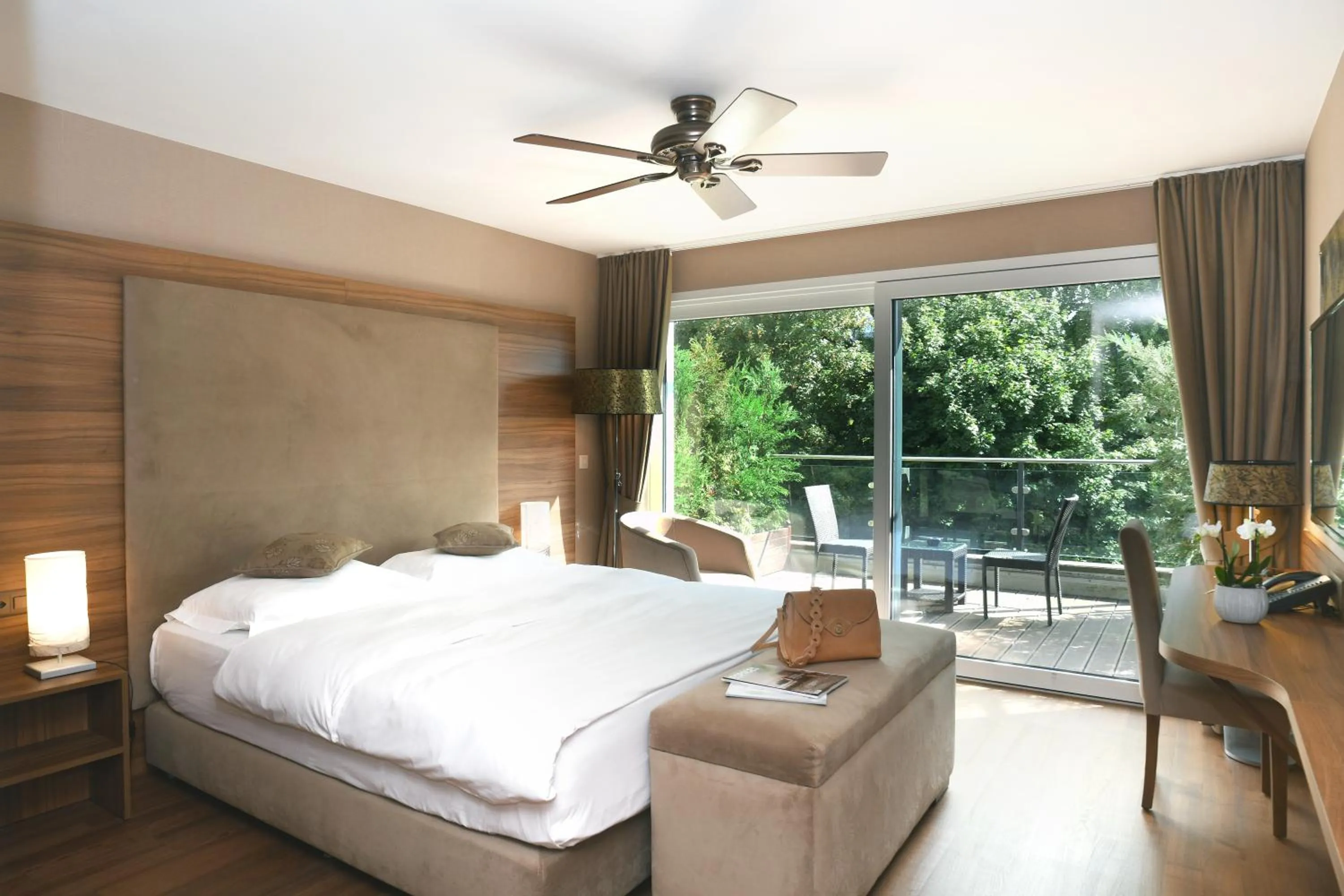 Bed in Baron Tavernier Hotel Restaurant & SPA