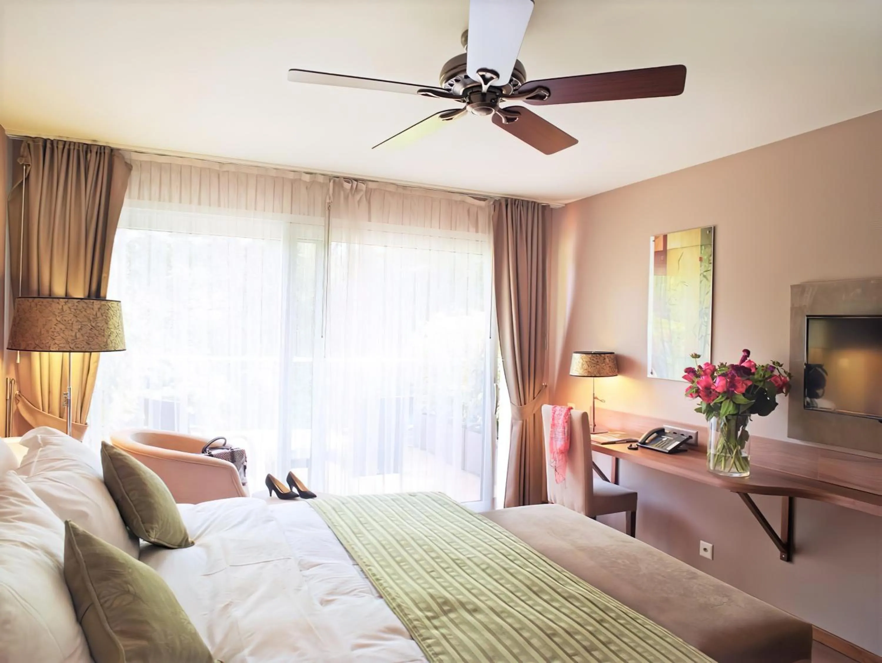 Bed in Baron Tavernier Hotel Restaurant & SPA