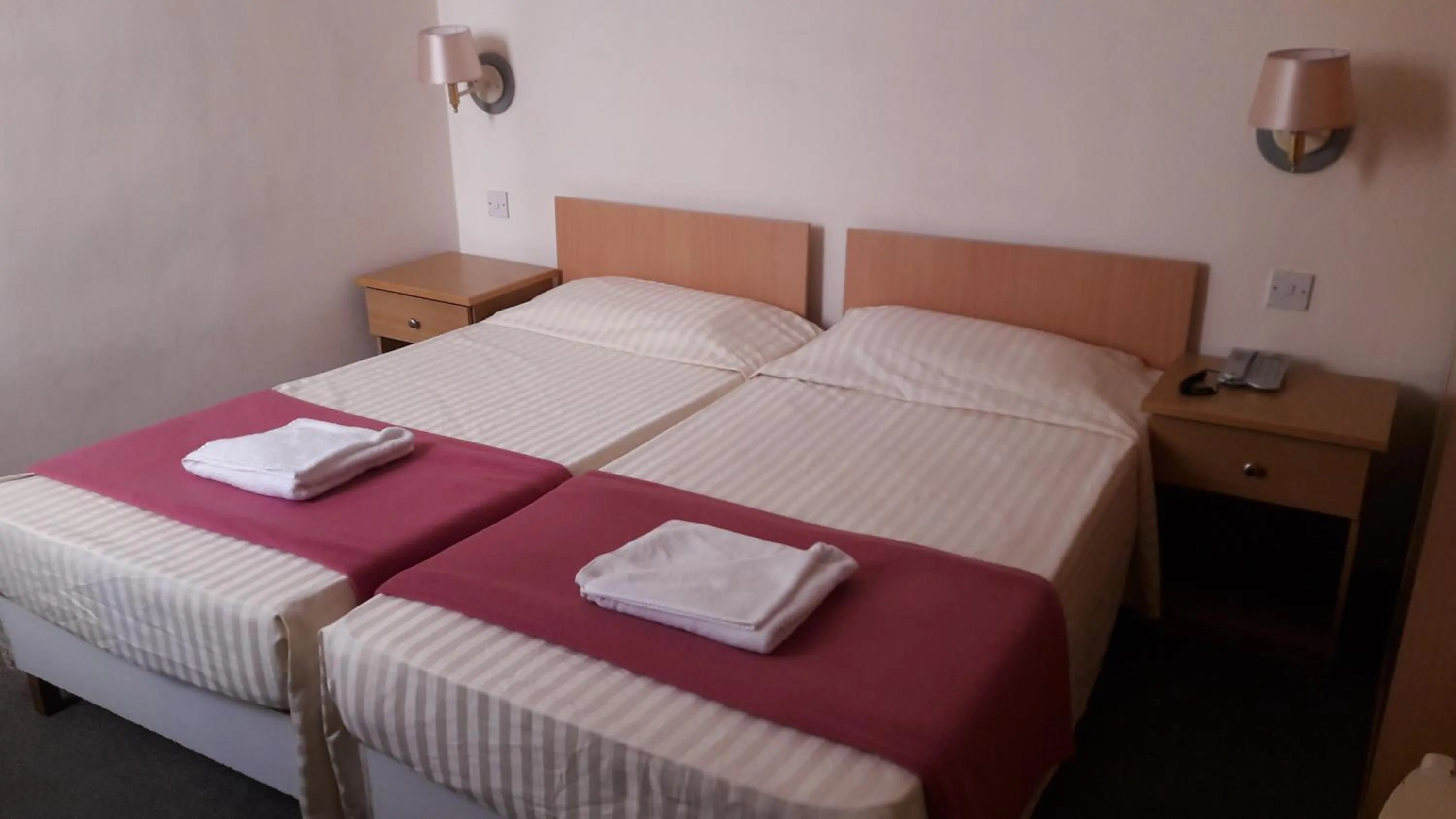 Bedroom, Bed in Tropicana Hotel