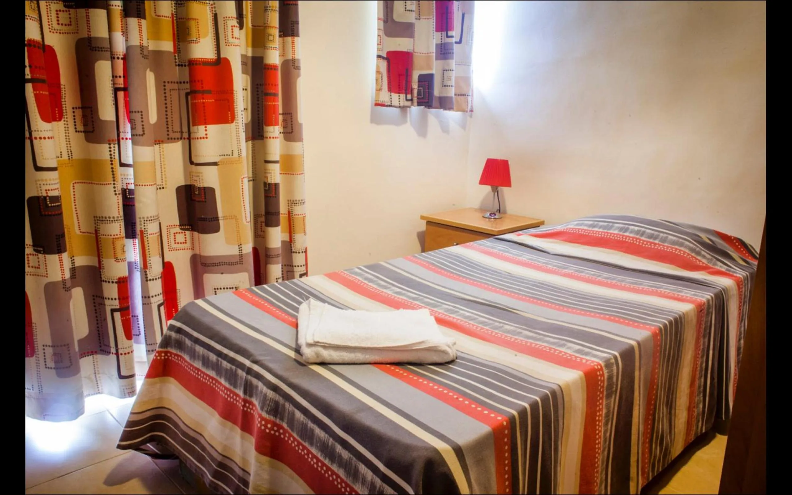 Bedroom, Bed in Tropicana Hotel