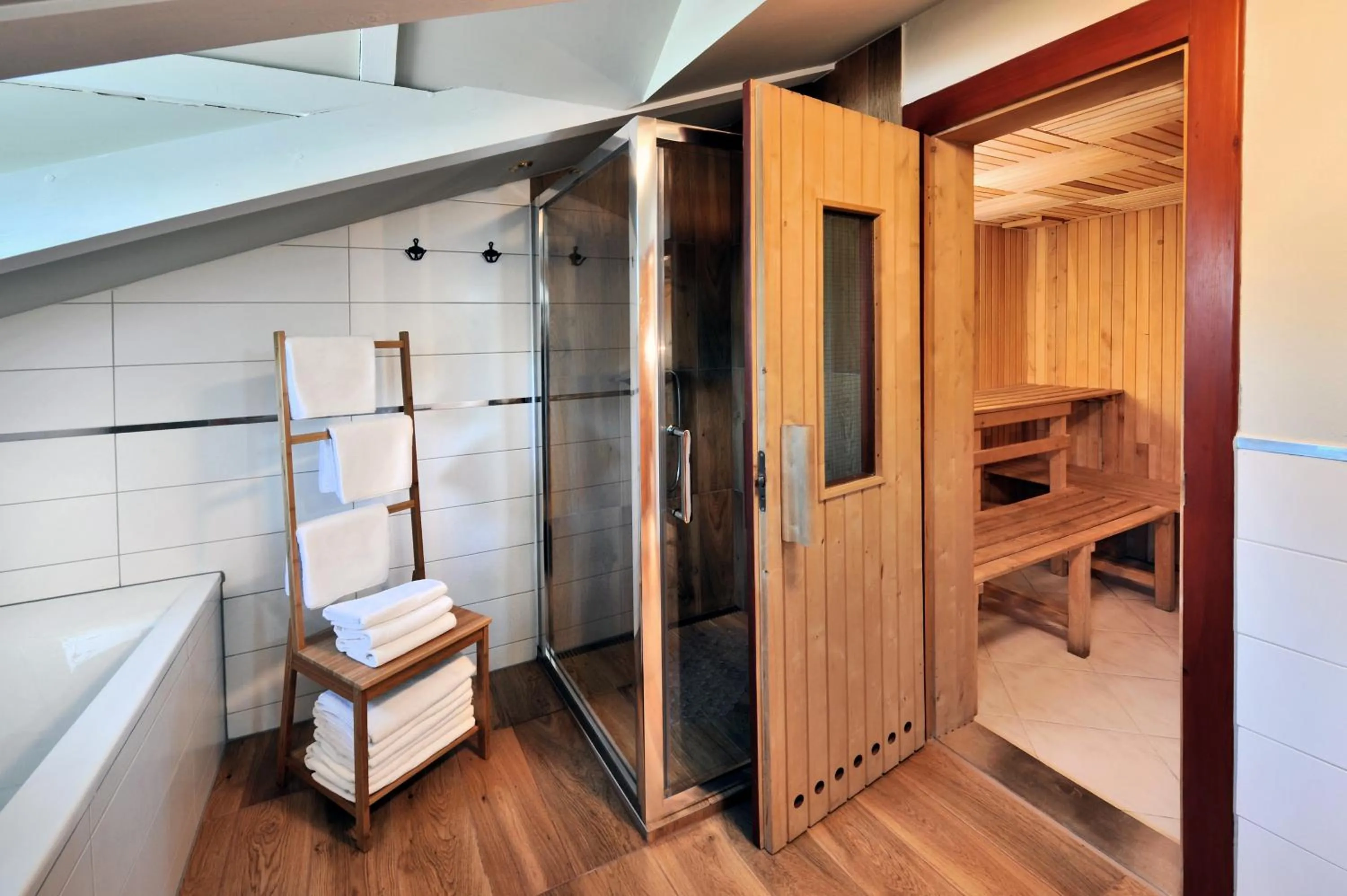 Photo of the whole room in APLEND Vila Beatrice