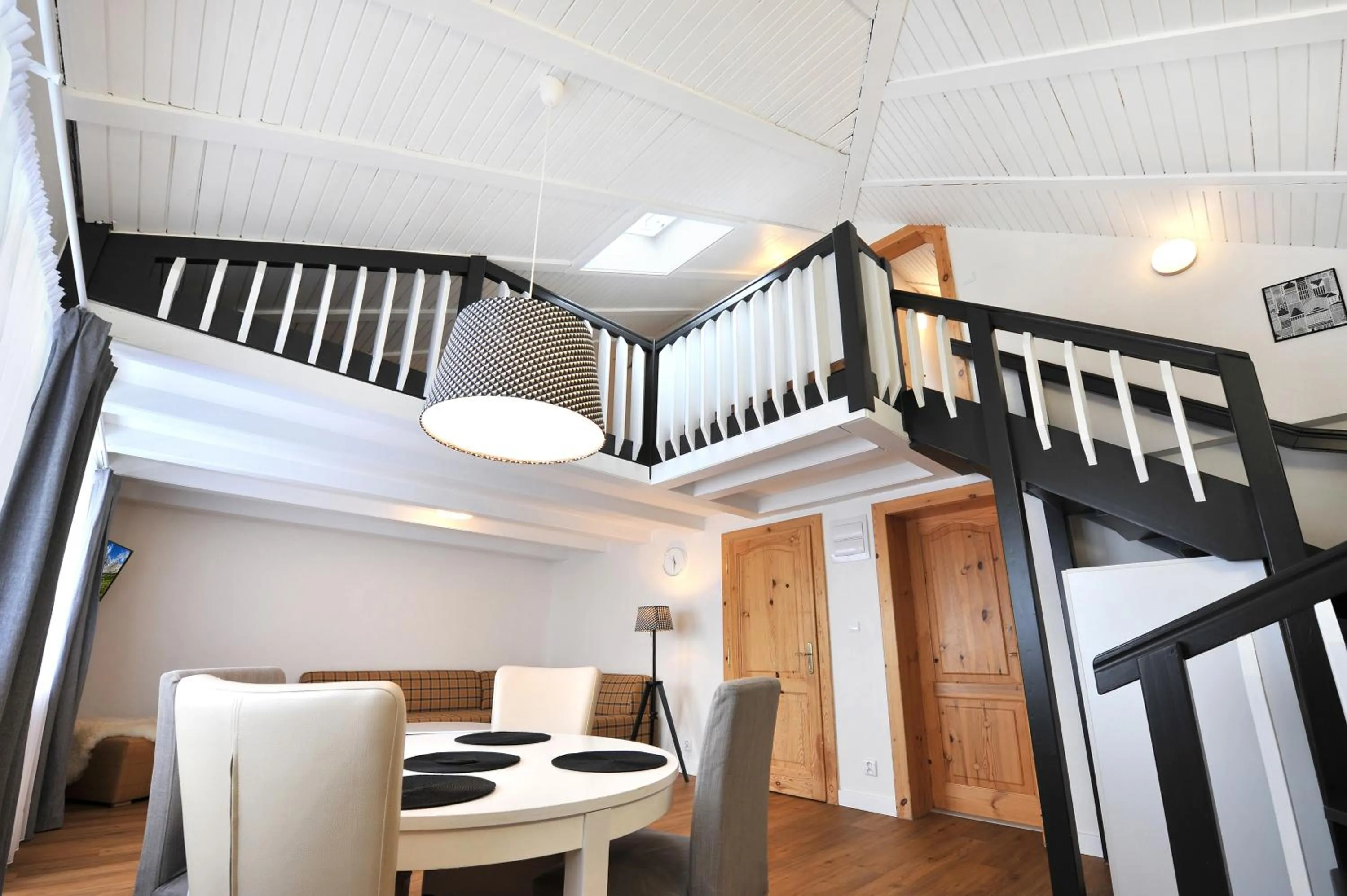 Photo of the whole room in APLEND Vila Beatrice