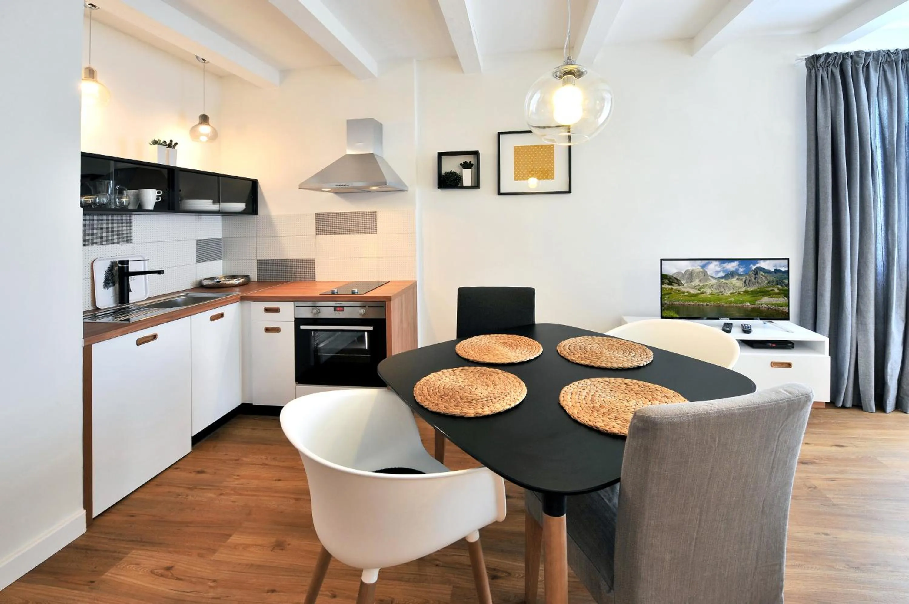 Photo of the whole room in APLEND Vila Beatrice