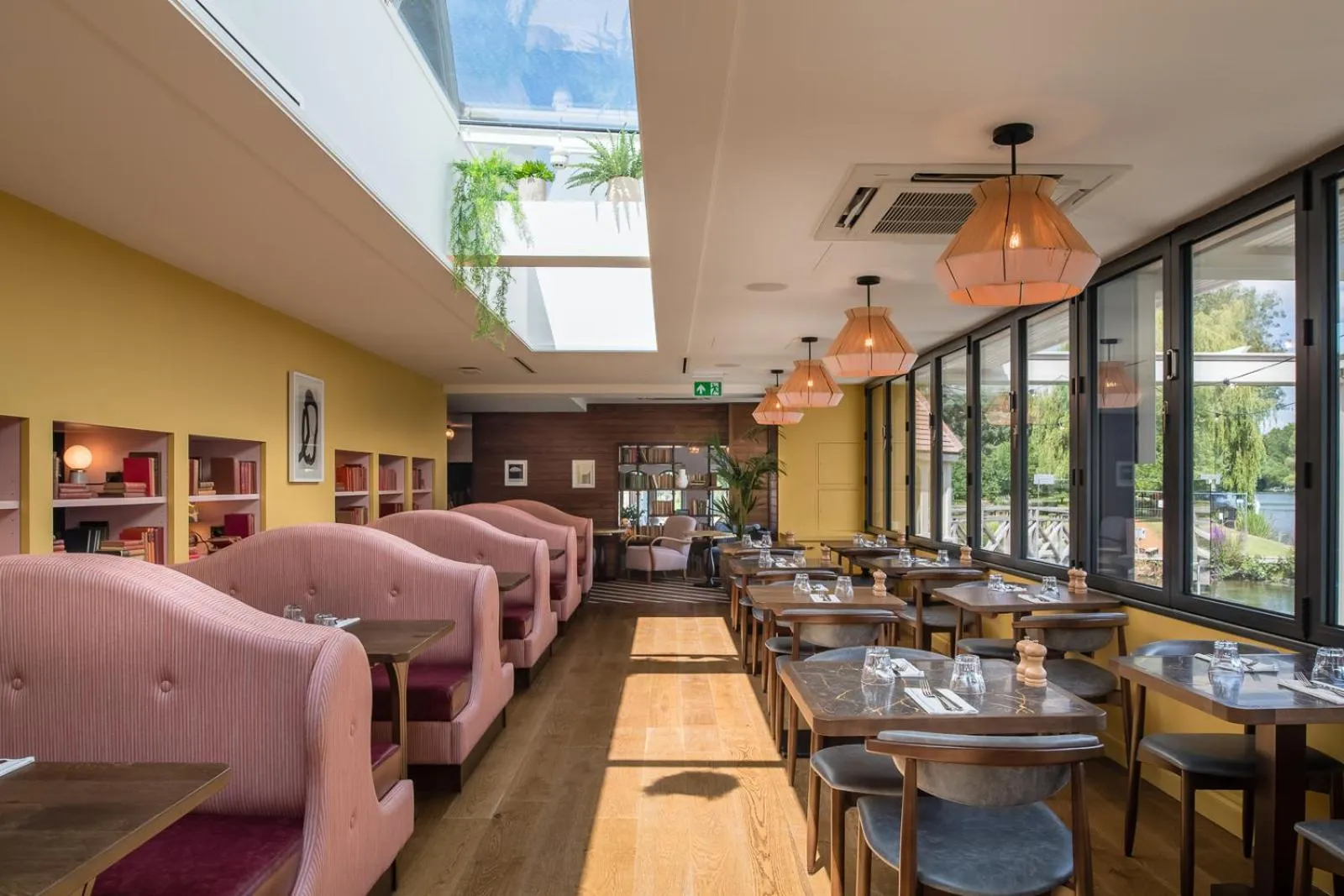 Restaurant/places to eat in The Swan, Streatley, Berkshire