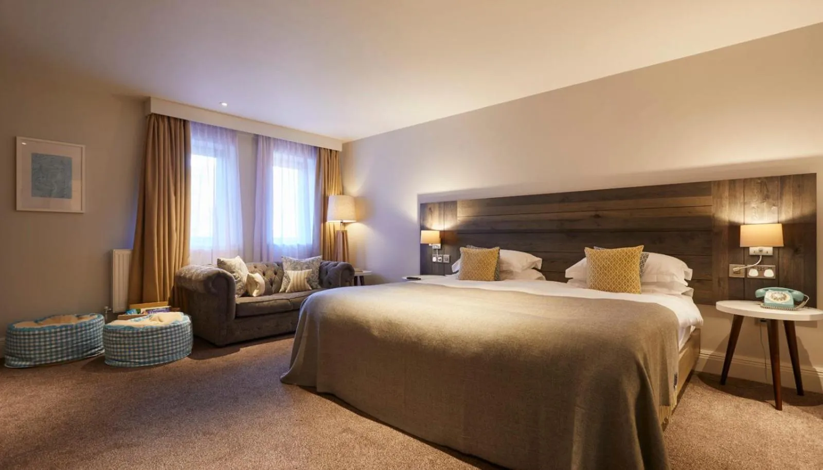 Bedroom, Bed in The Swan, Streatley, Berkshire