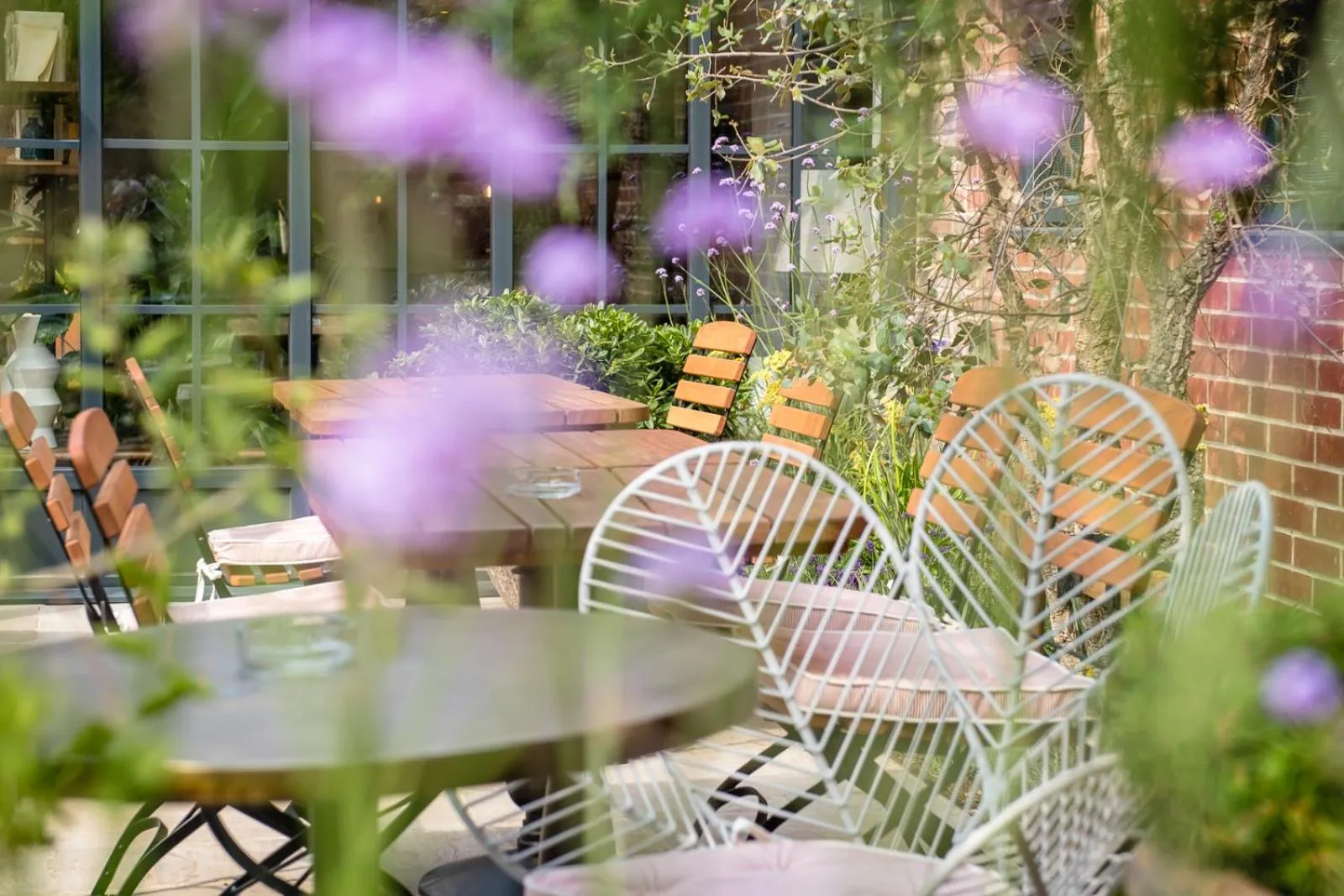 Restaurant/places to eat in The Swan, Streatley, Berkshire