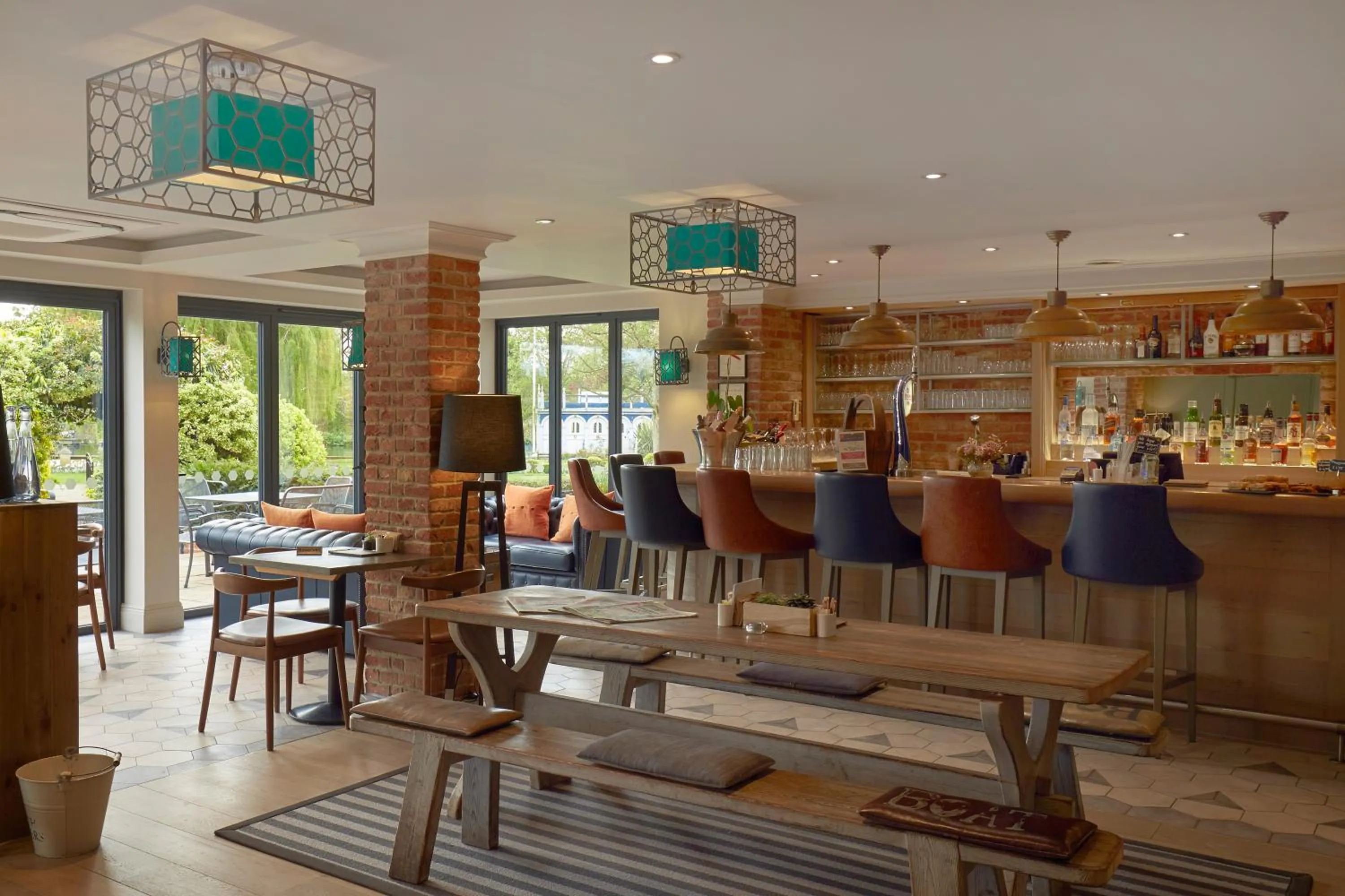Coffee/tea facilities in The Swan, Streatley, Berkshire