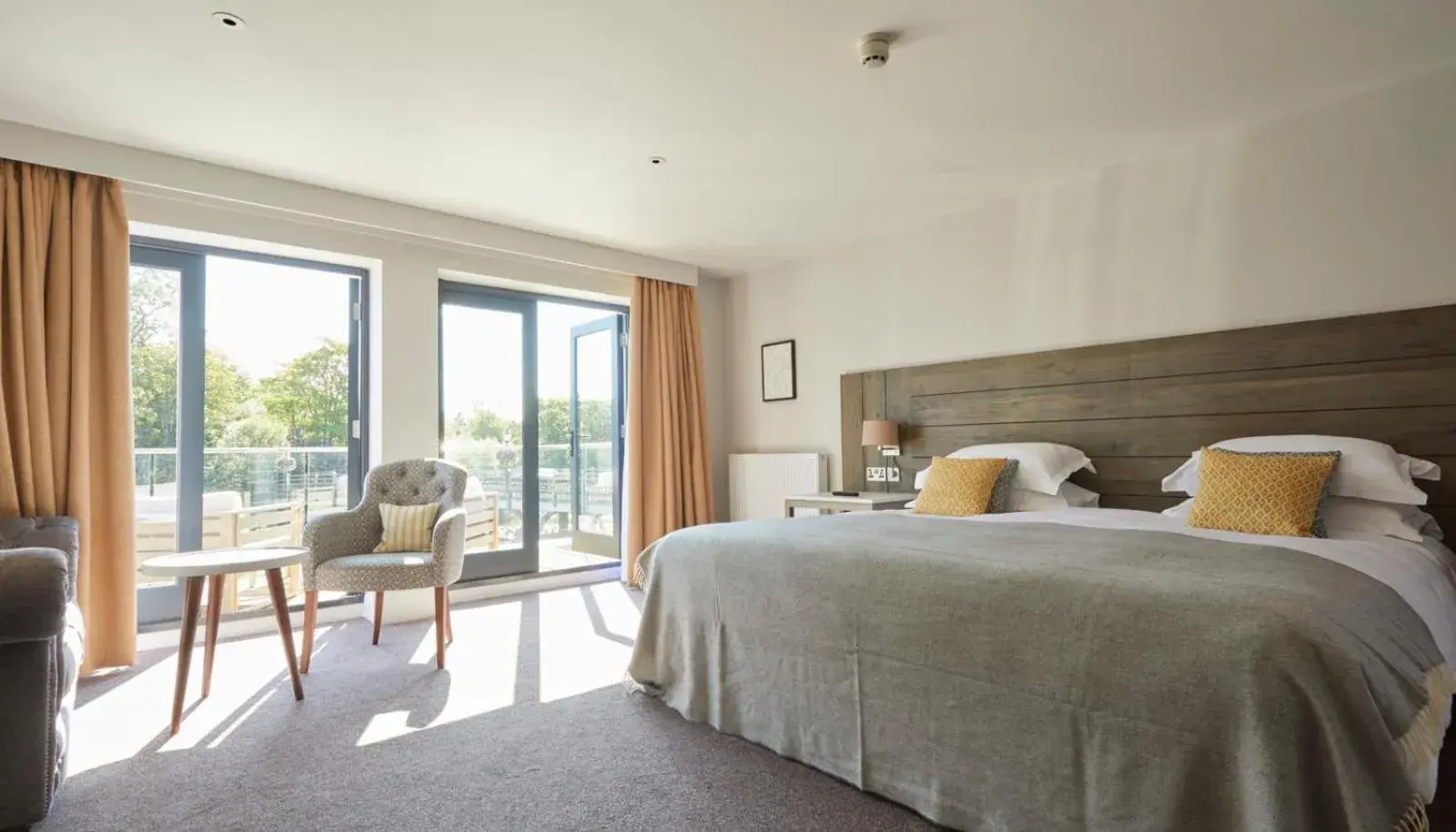 Riverside Suite in The Swan, Streatley, Berkshire Riverside Suite in The Swan, Streatley, Berkshire