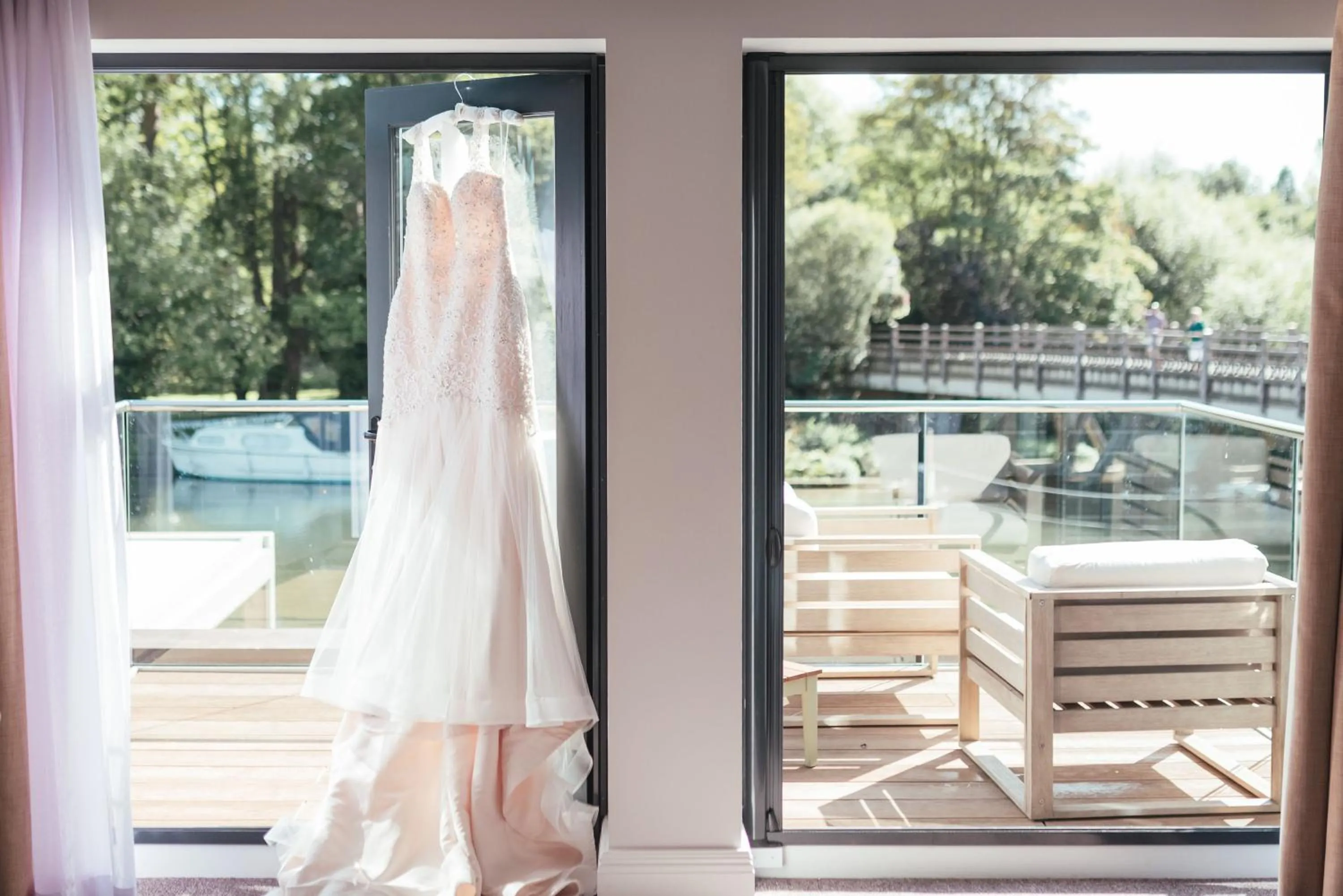 wedding in The Swan, Streatley, Berkshire