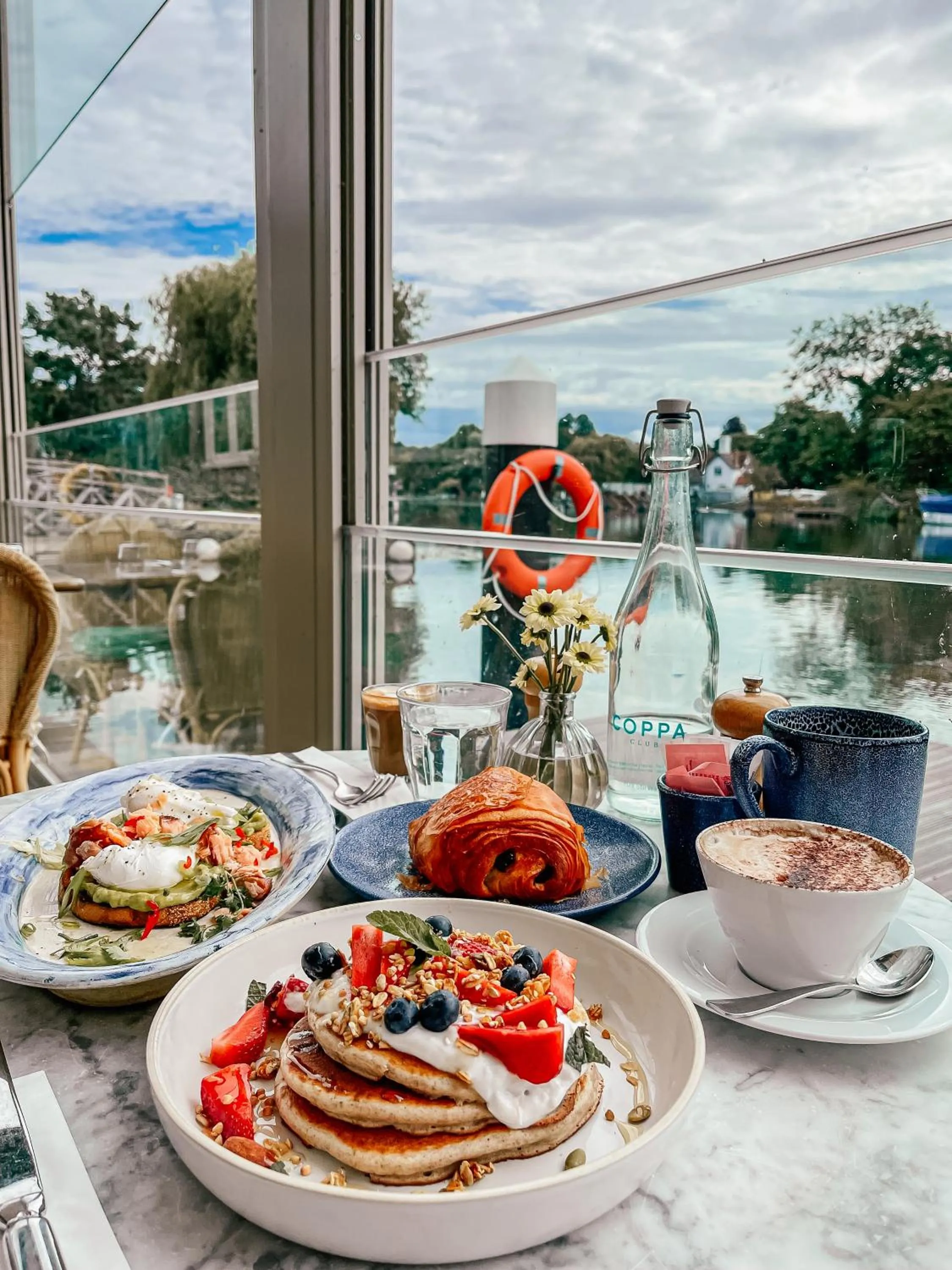 Restaurant/places to eat in The Swan, Streatley, Berkshire