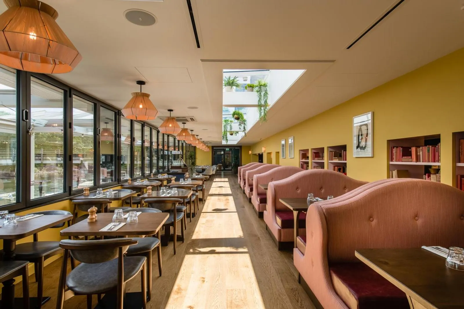 Restaurant/places to eat in The Swan, Streatley, Berkshire