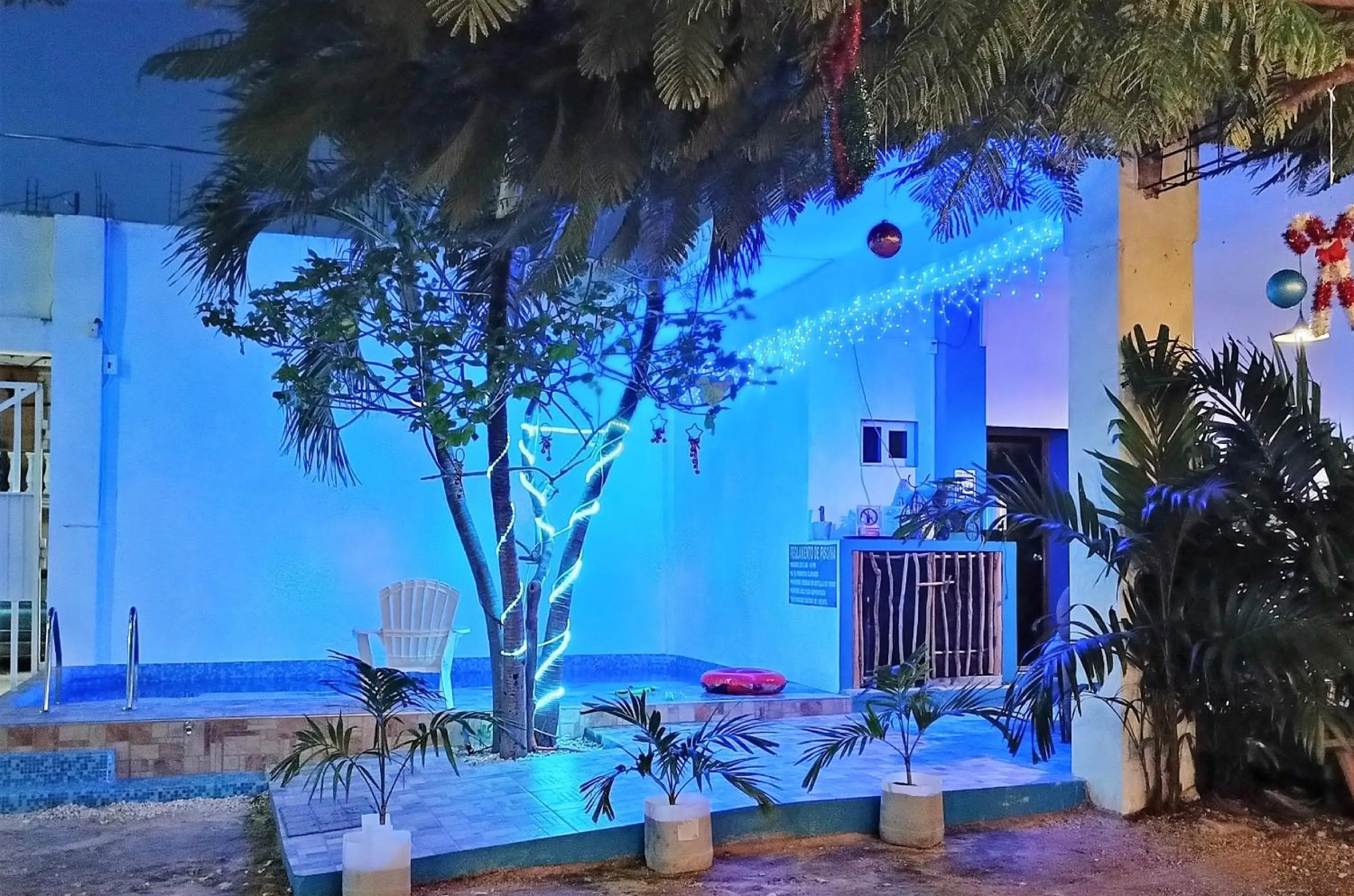 Swimming pool in Blue Coconut Cancun Hotel