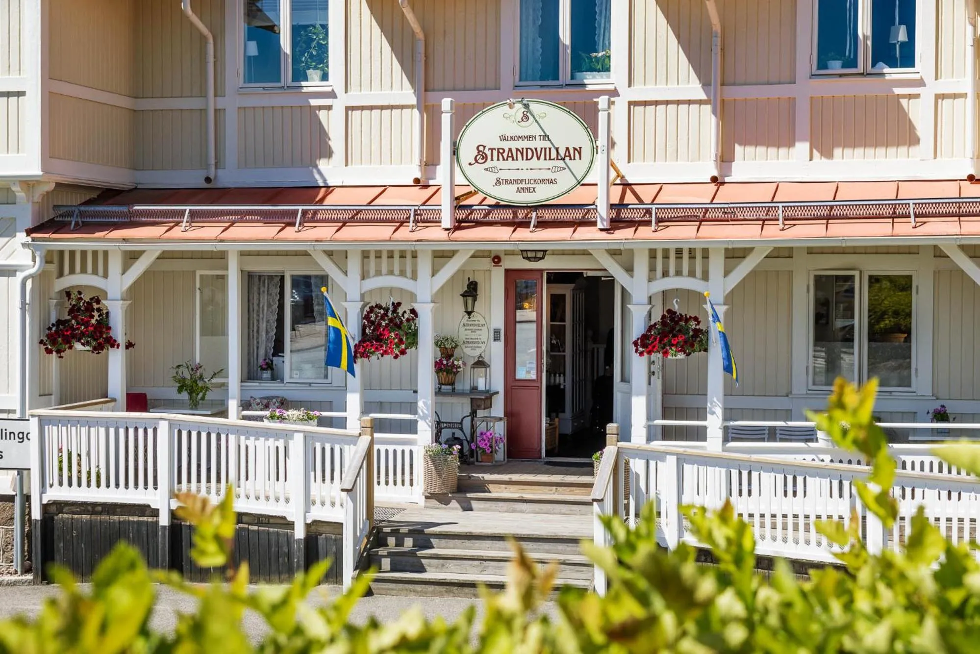 Property building in Strandvillan Hotell och Bed & Breakfast