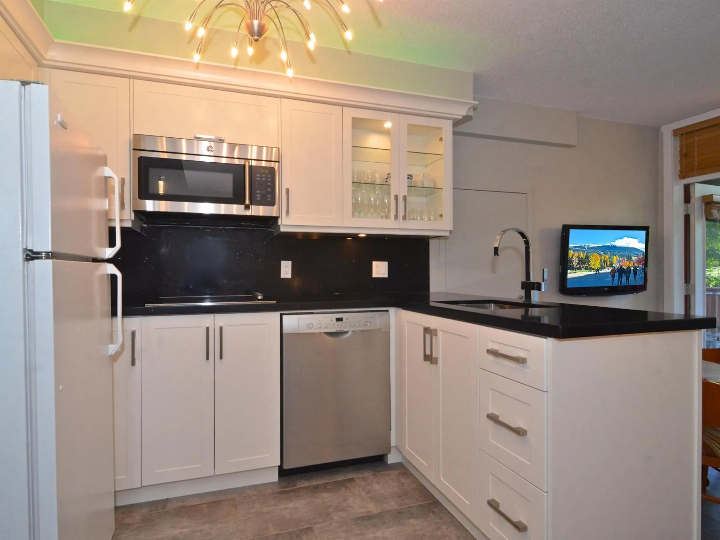 Alpenglow Lodge by Bill