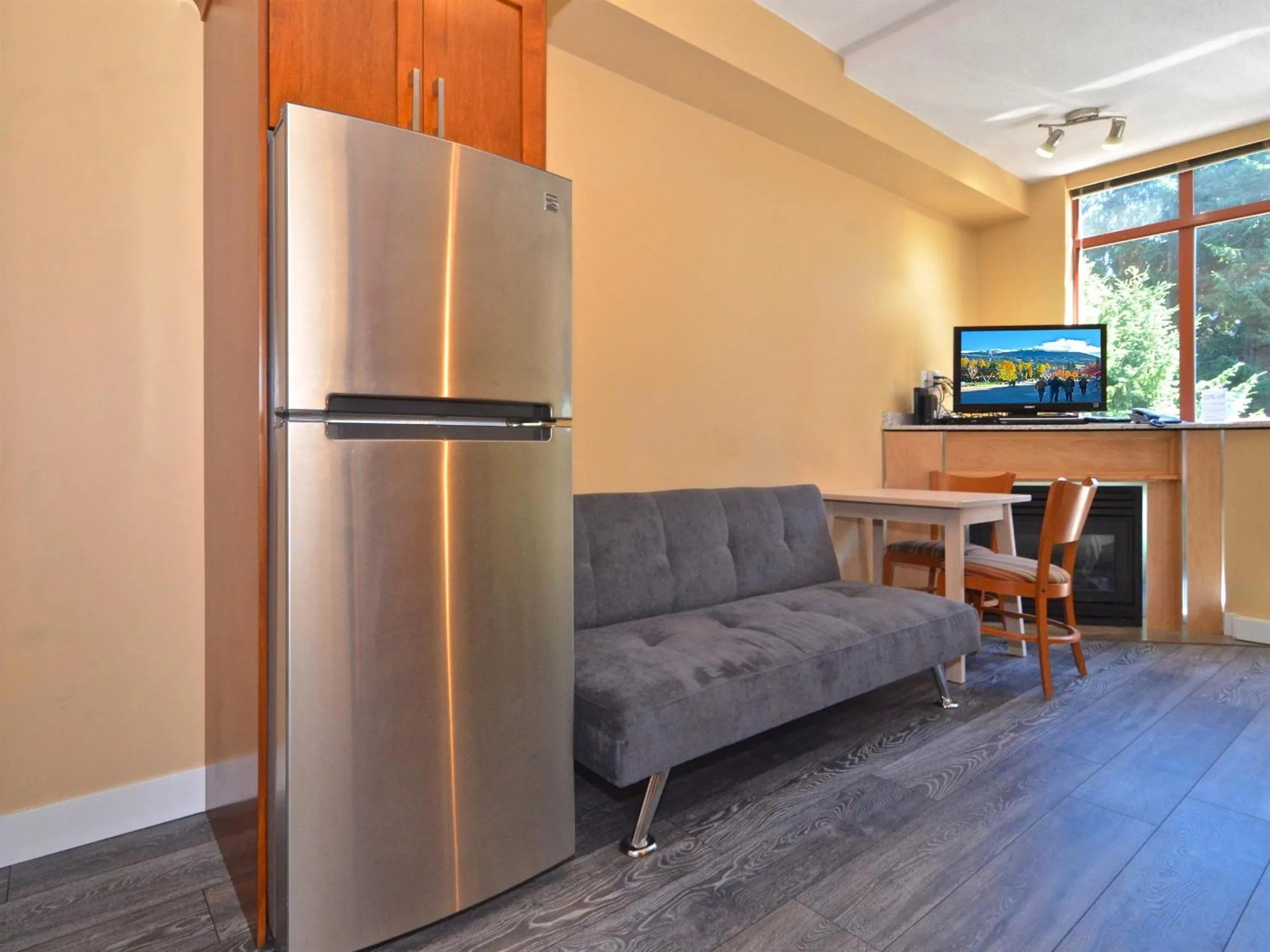 Alpenglow Lodge by Bill