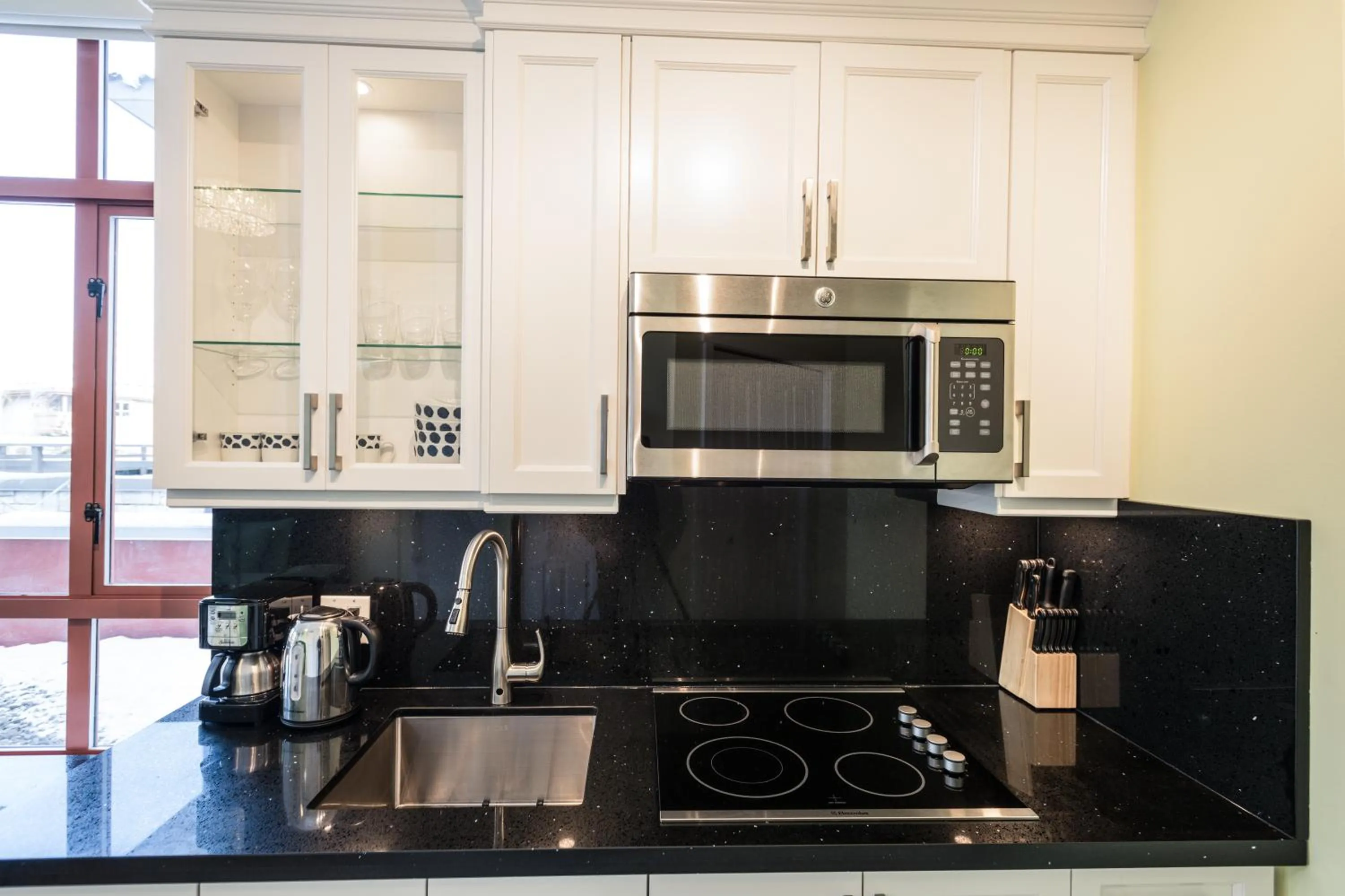 Alpenglow Lodge by Bill