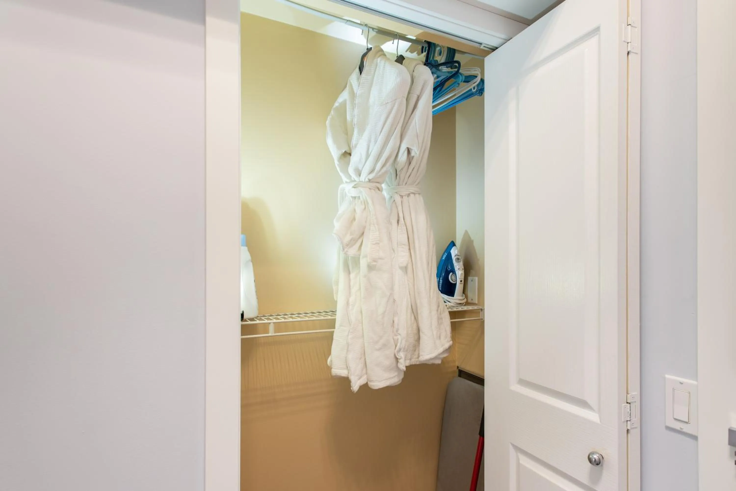 Alpenglow Lodge by Bill