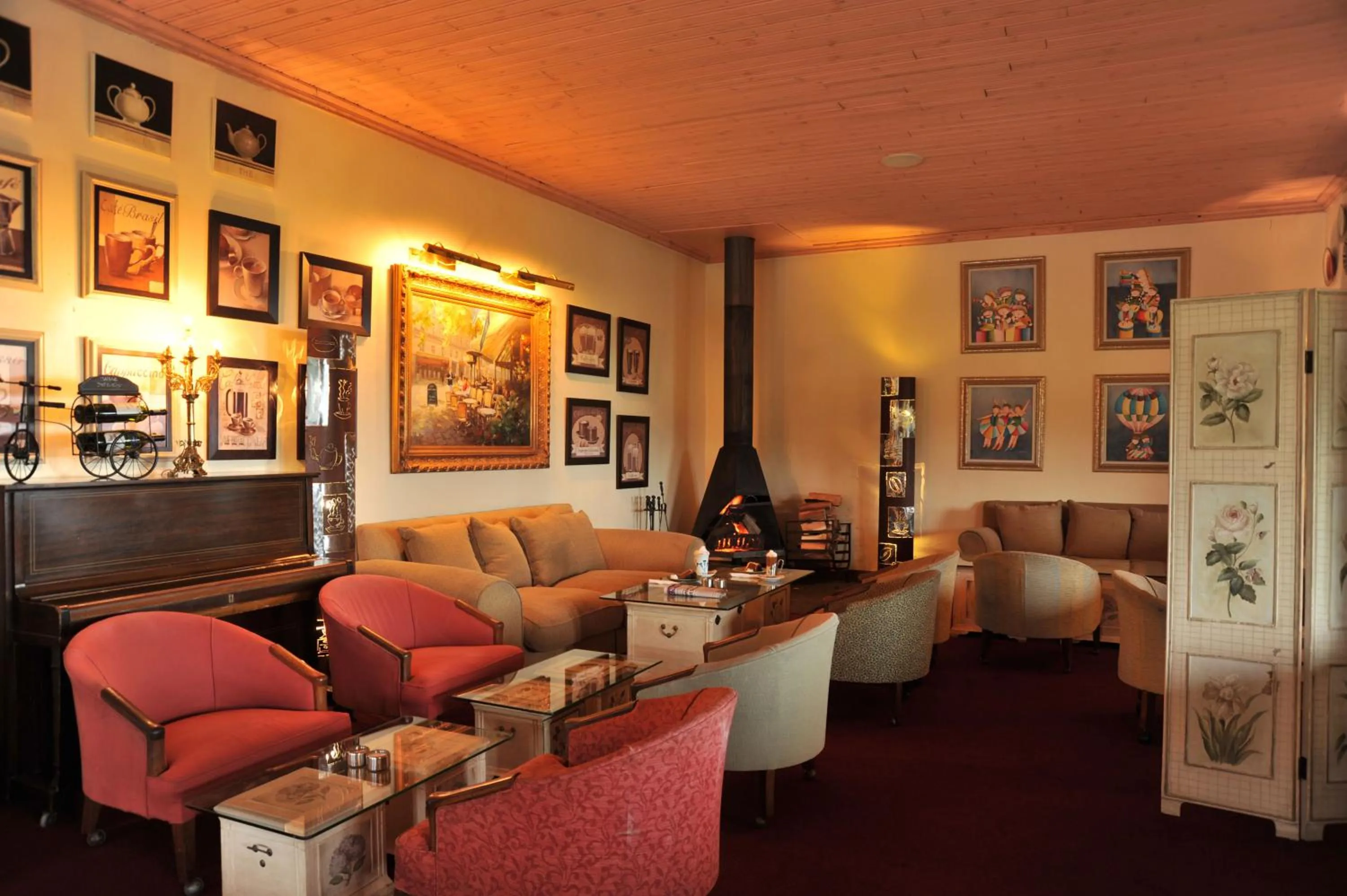 Lounge or bar in Magoebaskloof Hotel