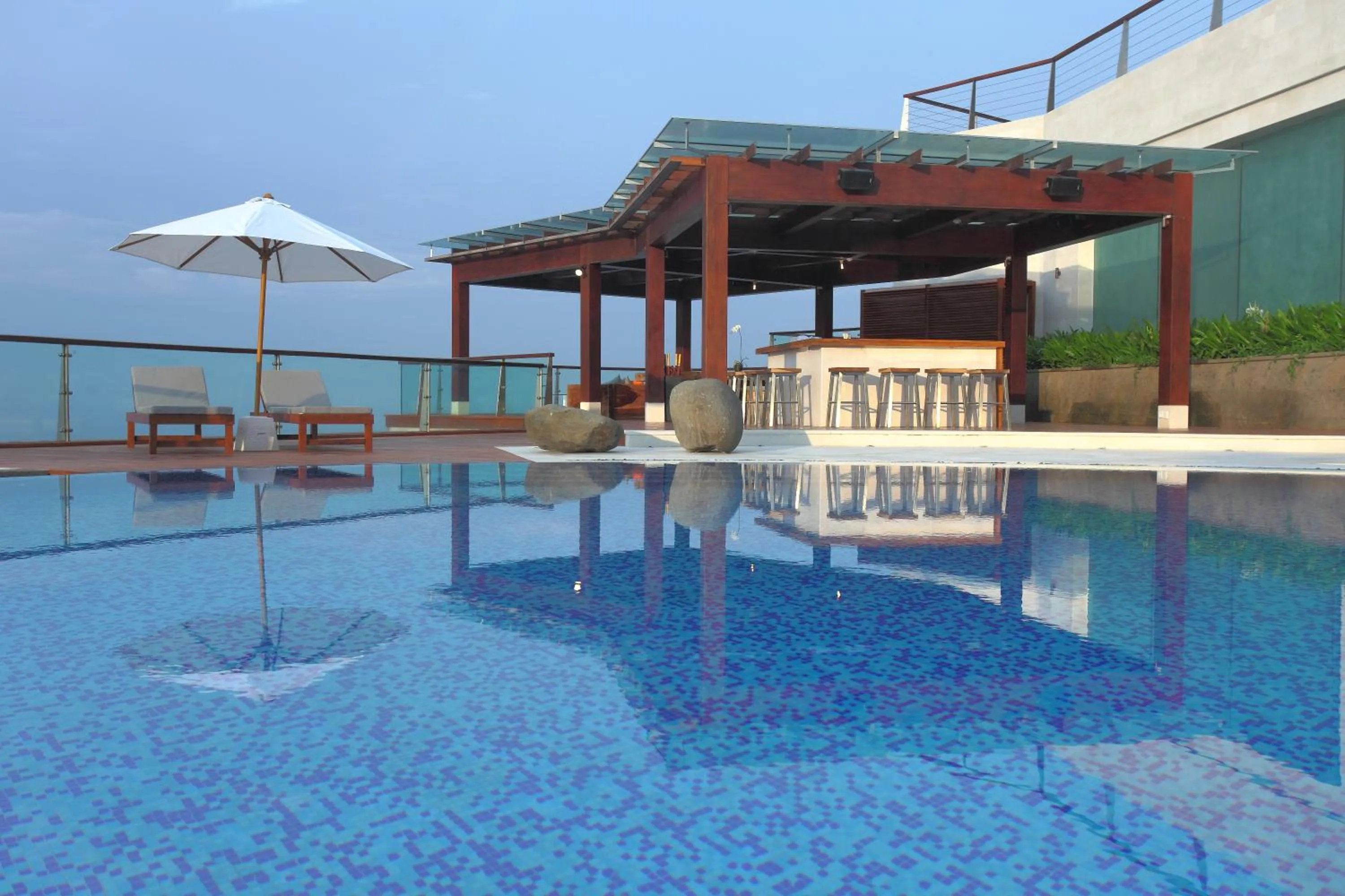 Restaurant/places to eat in The Edge Bali