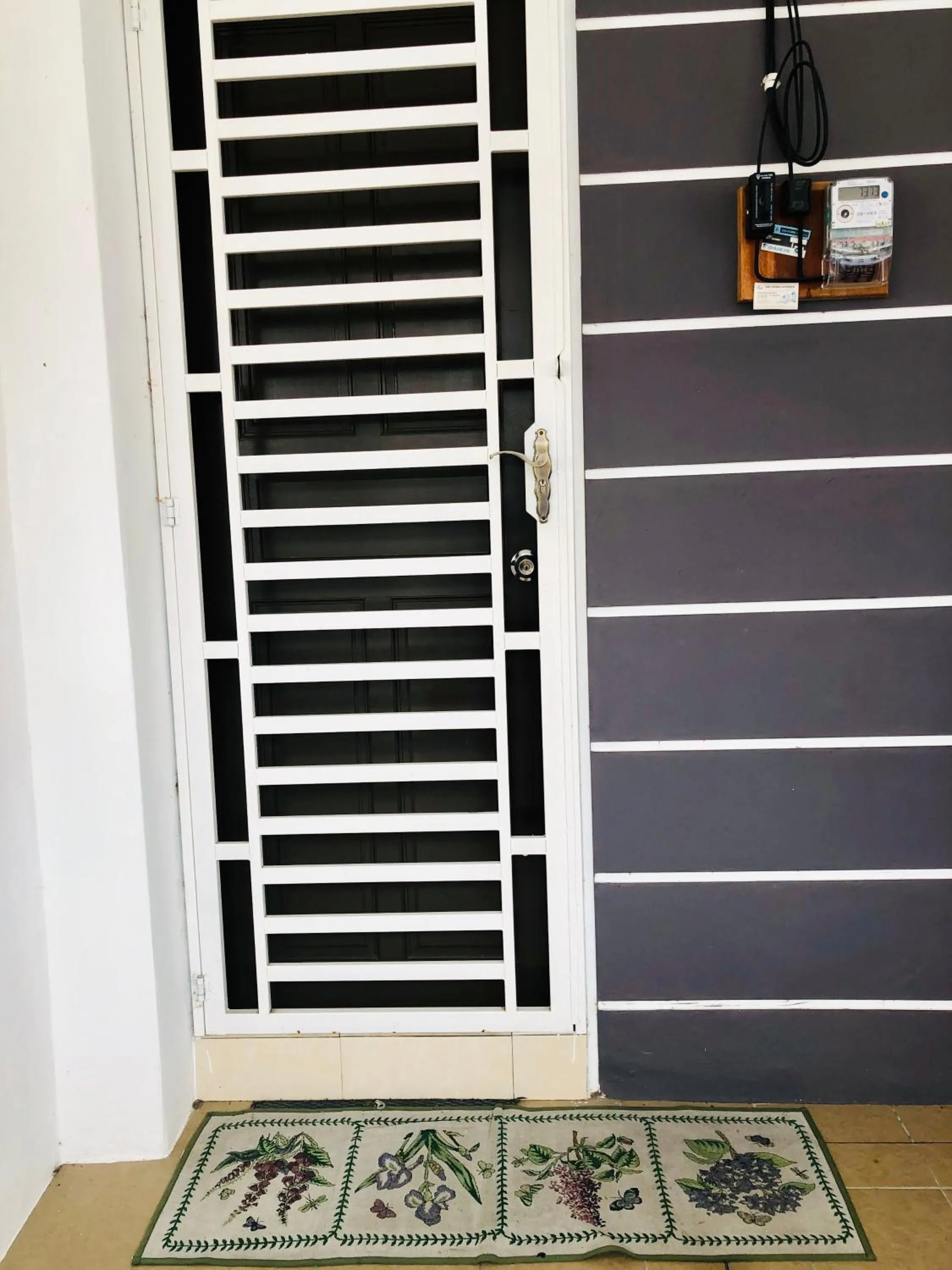 Facade/entrance in Homestay Cahaya 1 Seri Iskandar