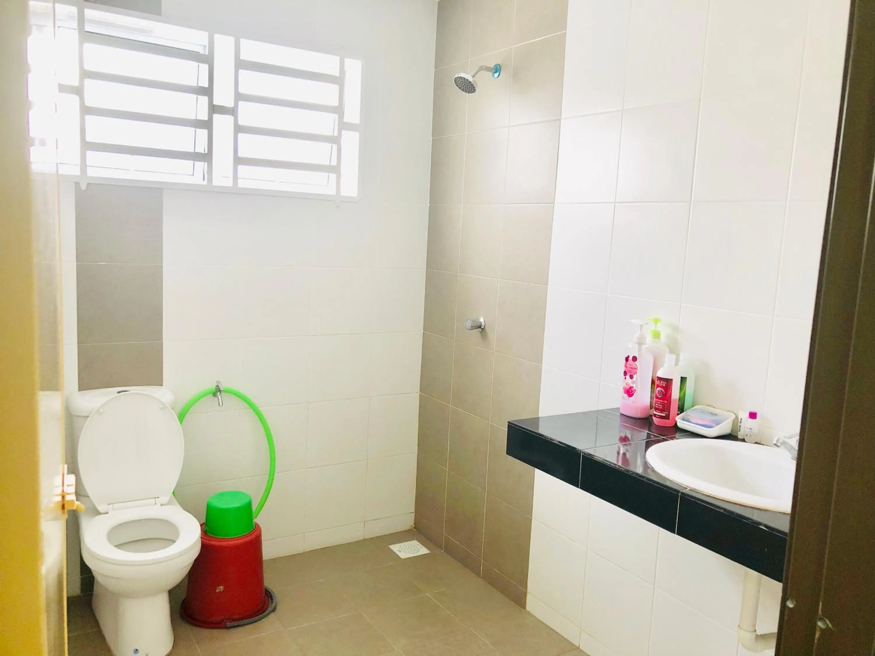 Shower in Homestay Cahaya 1 Seri Iskandar