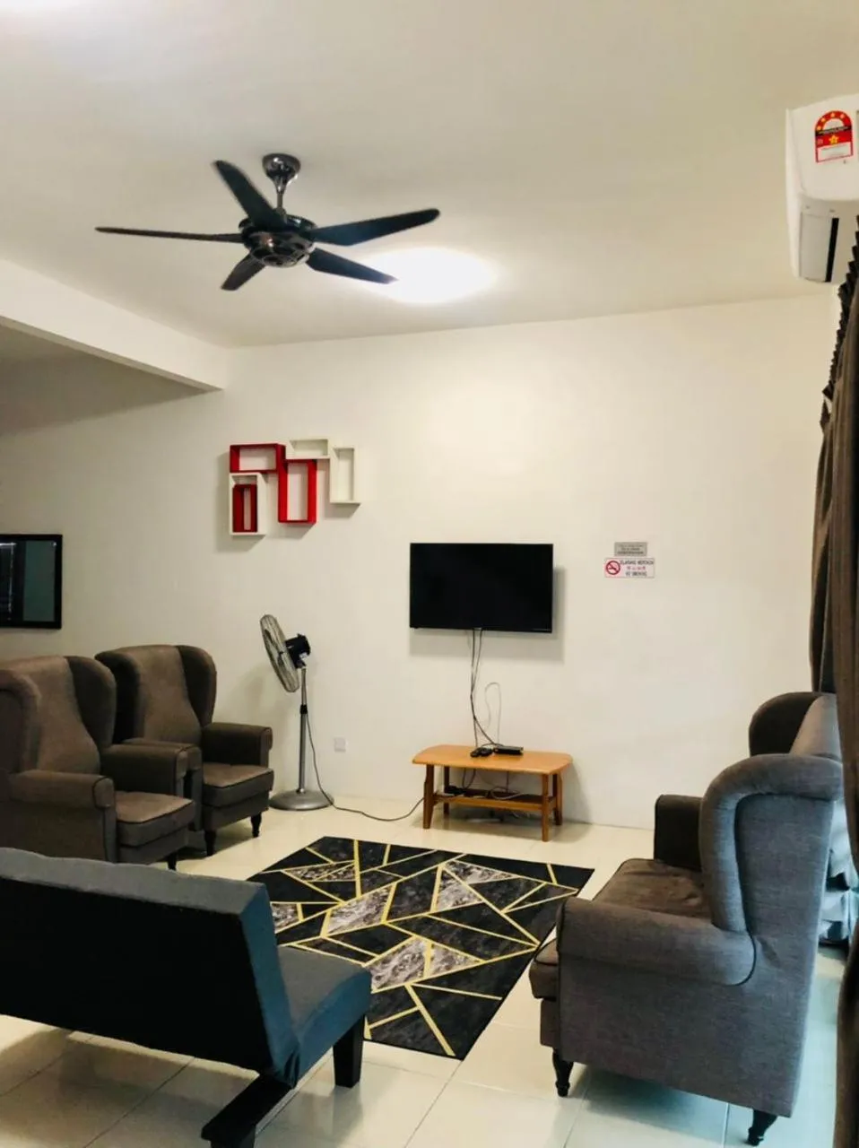 Communal lounge/ TV room in Homestay Cahaya 1 Seri Iskandar